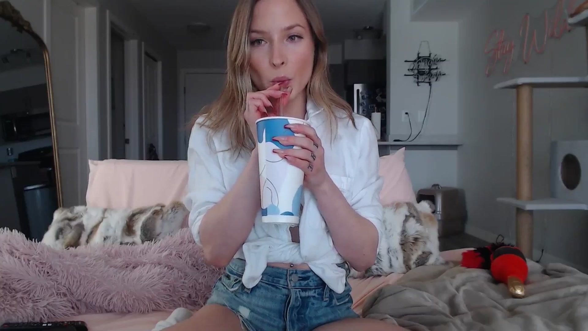 Gallery image thumbnail from AlexisWildest's myfreecams stream on, 03/22/2025, 19:21 image 14 of 20