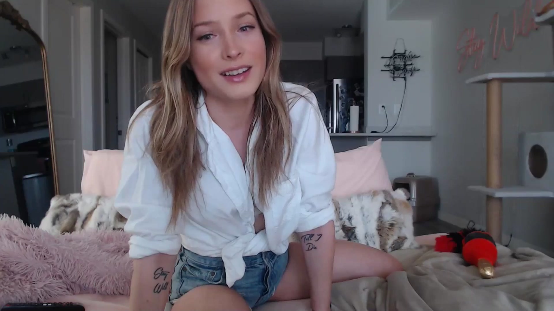 Gallery image thumbnail from AlexisWildest's myfreecams stream on, 03/22/2025, 19:21 image 16 of 20