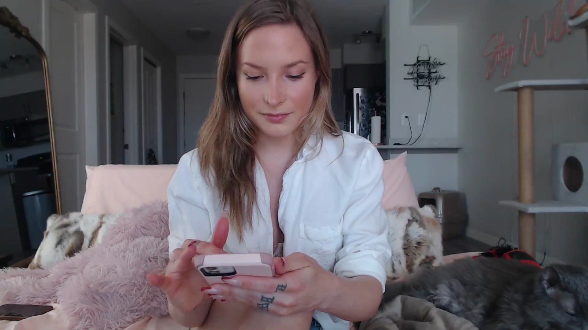 Gallery image thumbnail from AlexisWildest's myfreecams stream on, 03/22/2025, 19:48 image 14 of 20