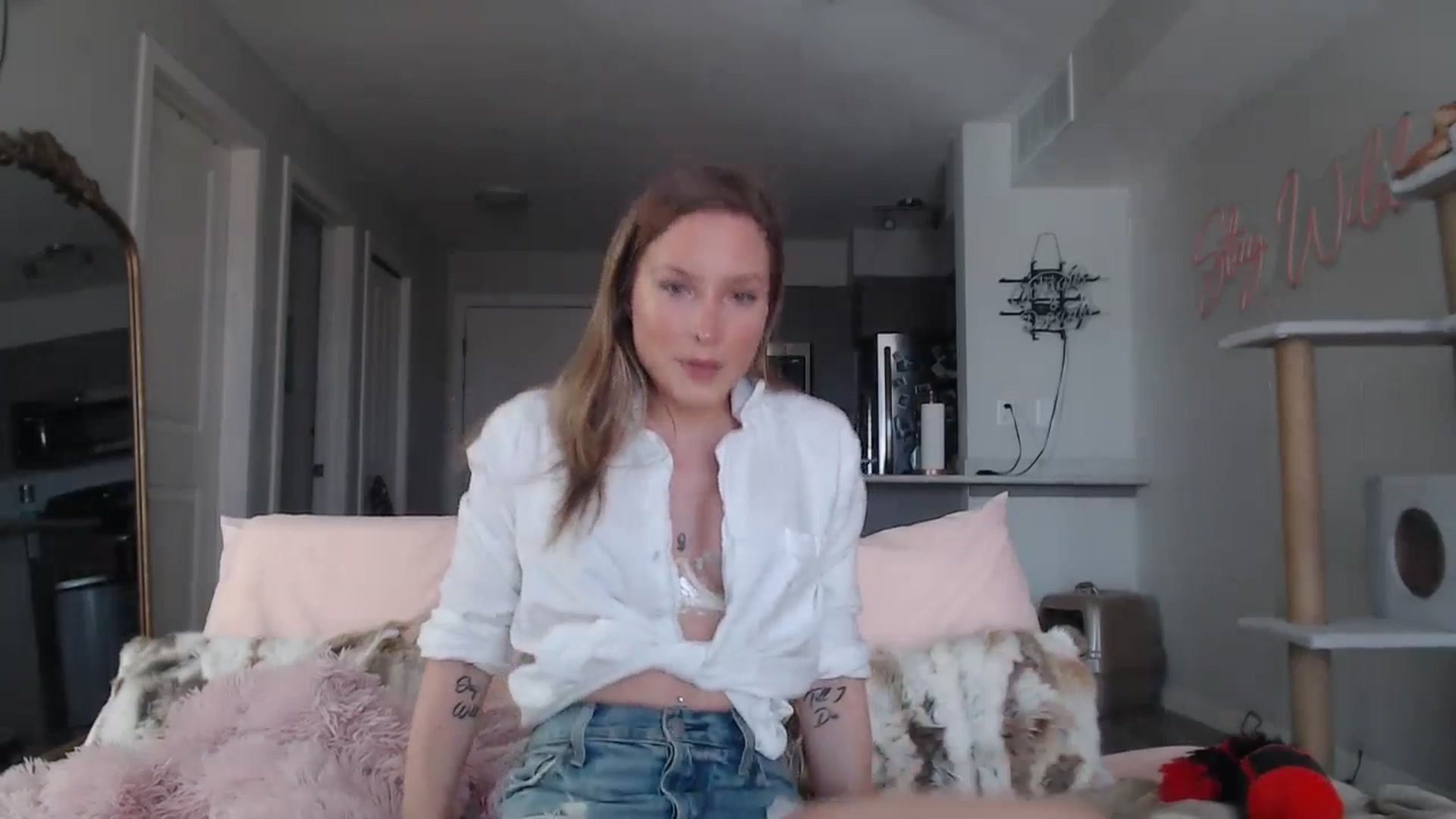 Gallery image thumbnail from AlexisWildest's myfreecams stream on, 03/22/2025, 20:43 image 12 of 20