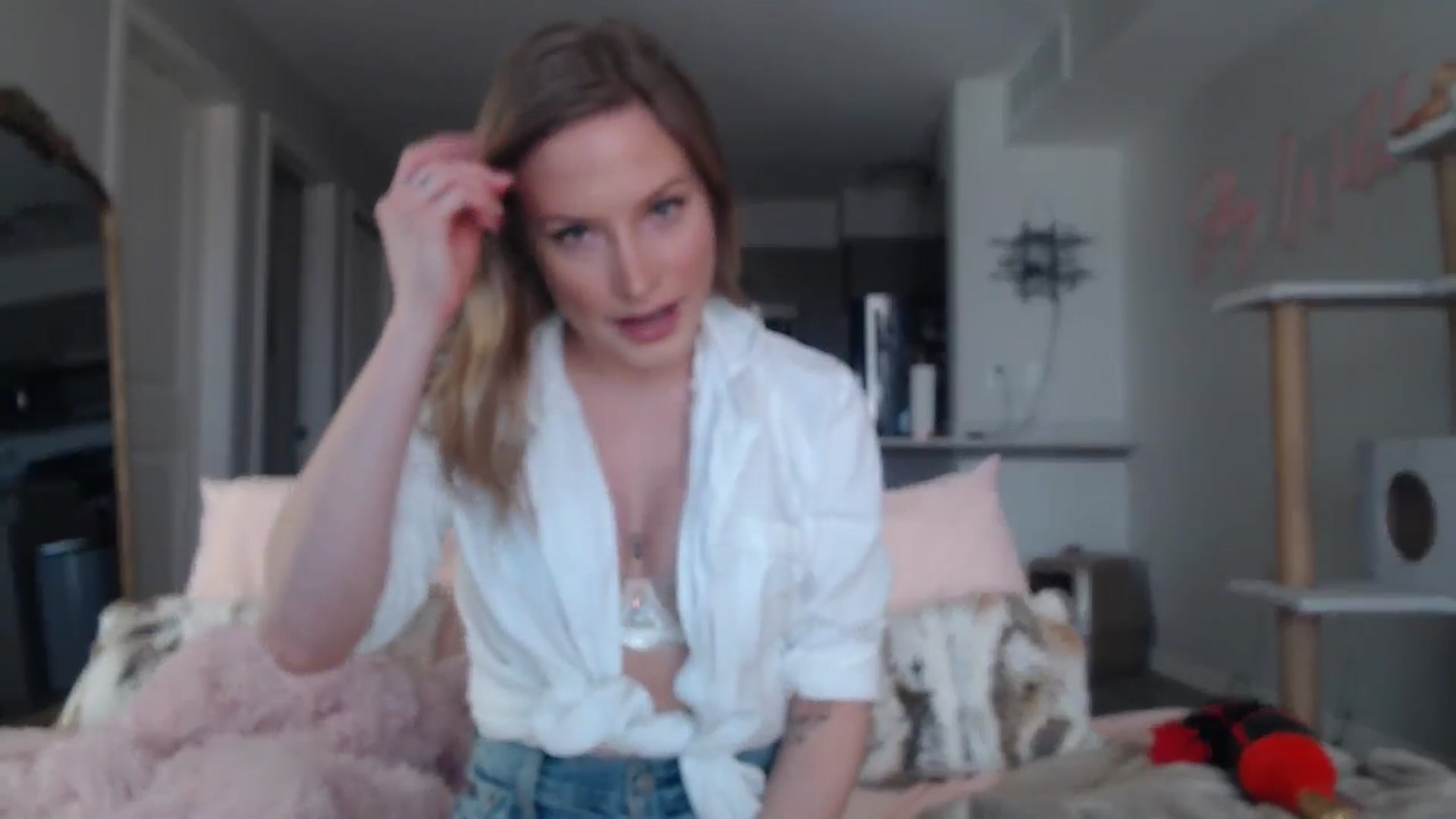 Gallery image thumbnail from AlexisWildest's myfreecams stream on, 03/22/2025, 20:43 image 2 of 20