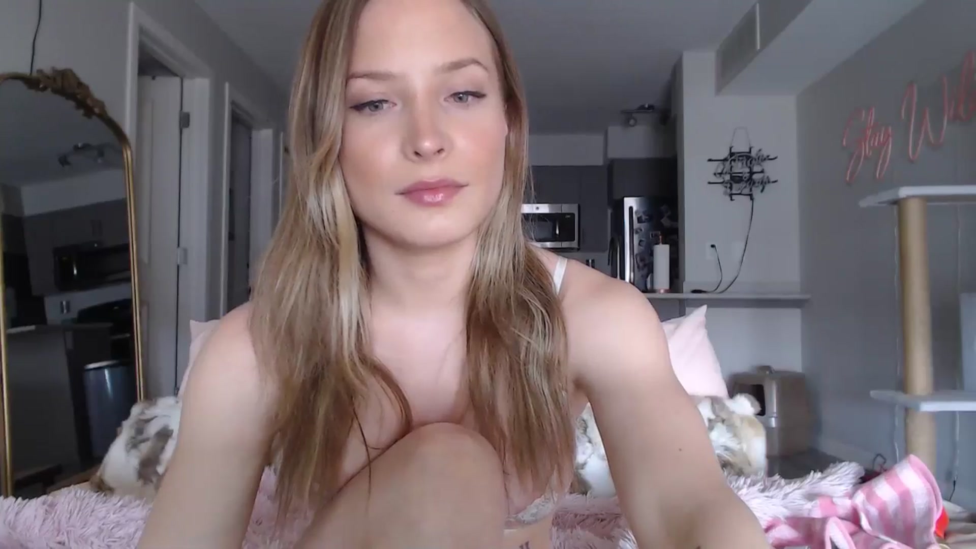 Gallery image thumbnail from AlexisWildest's myfreecams stream on, 03/22/2025, 23:14 image 6 of 20