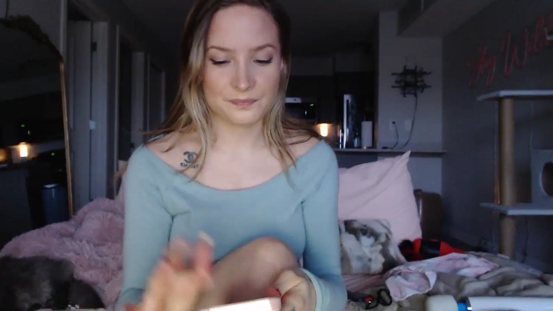 Gallery image thumbnail from AlexisWildest's myfreecams stream on, 03/25/2025, 01:27 image 6 of 20