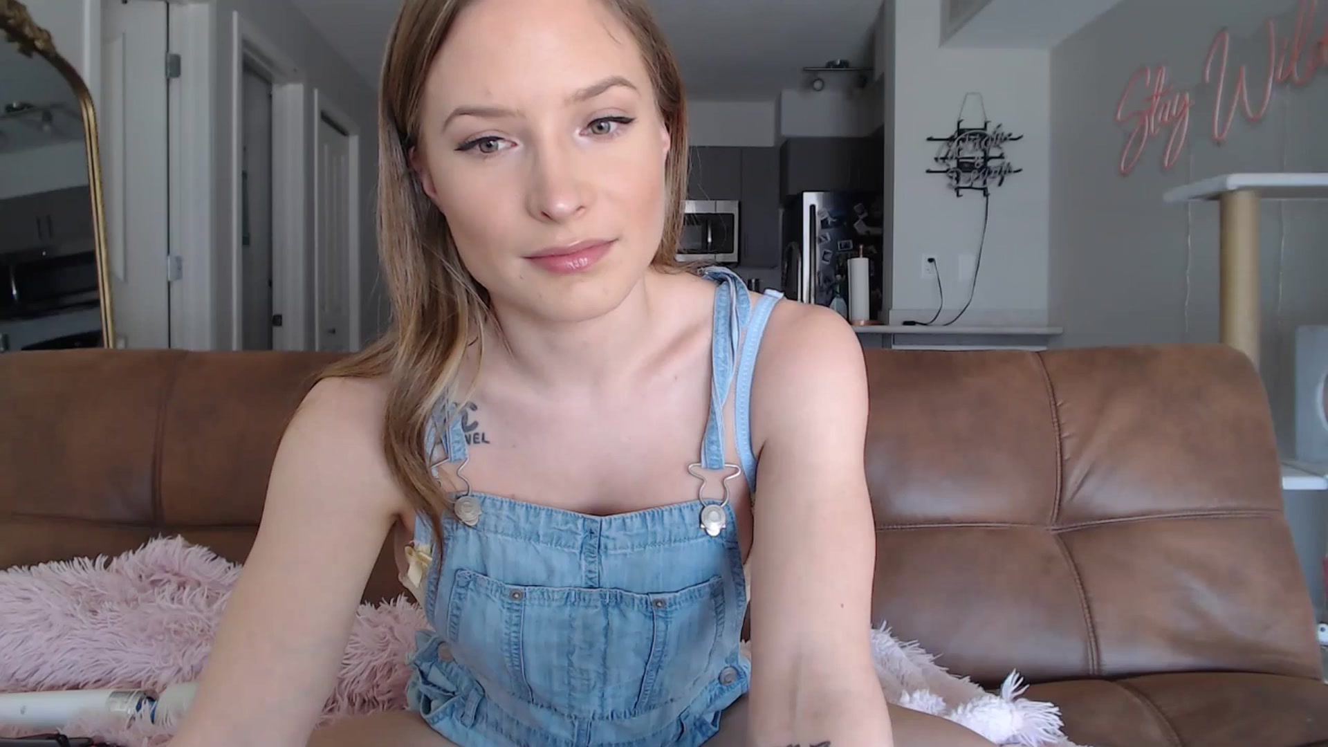 Gallery image thumbnail from AlexisWildest's myfreecams stream on, 03/27/2025, 24:57 image 9 of 20