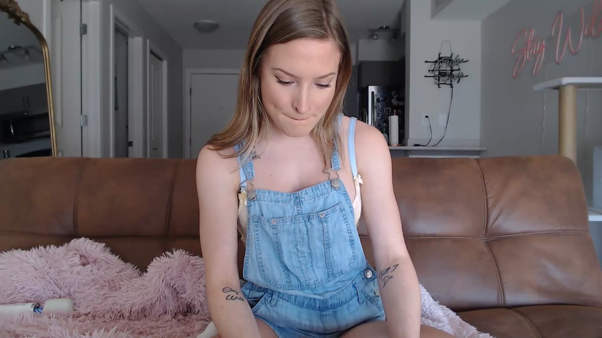 Gallery image thumbnail from AlexisWildest's myfreecams stream on, 03/27/2025, 24:57 image 7 of 20
