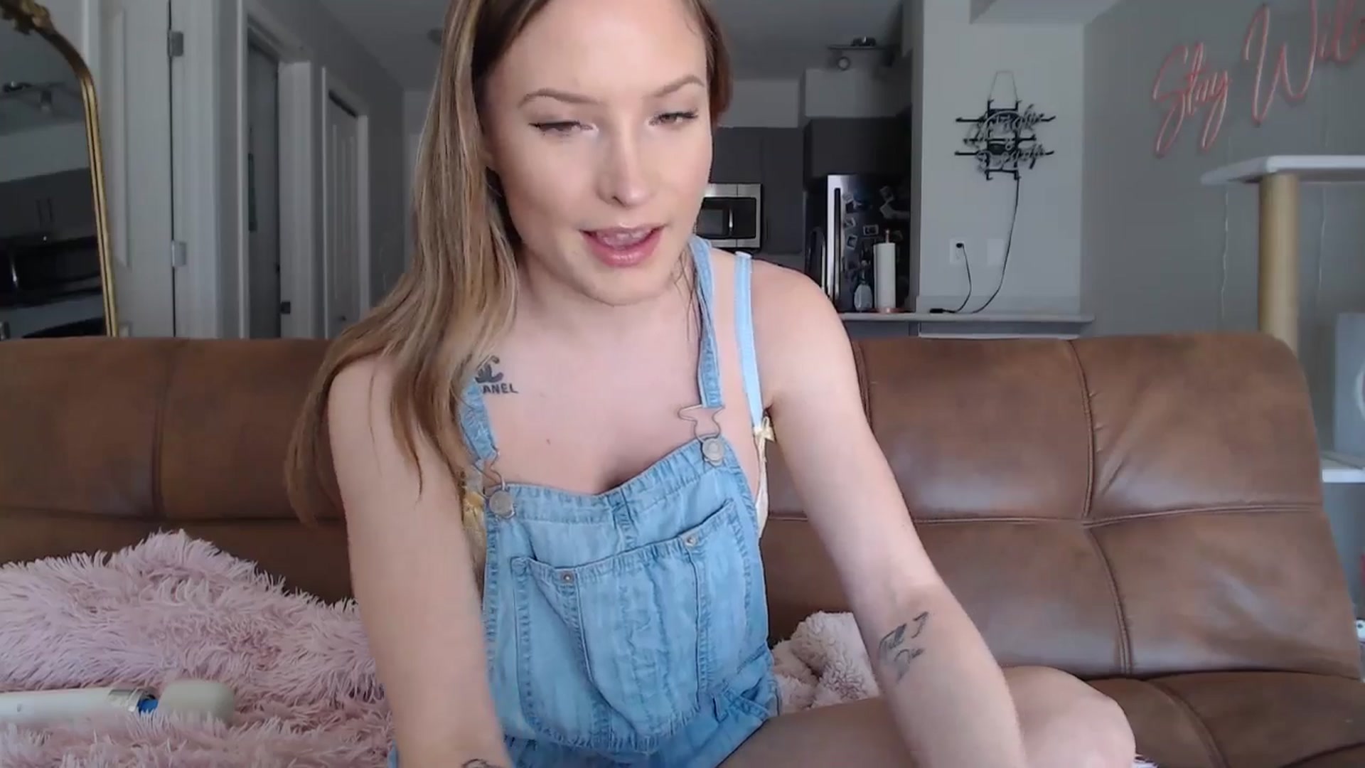 Gallery image thumbnail from AlexisWildest's myfreecams stream on, 03/27/2025, 24:57 image 8 of 20