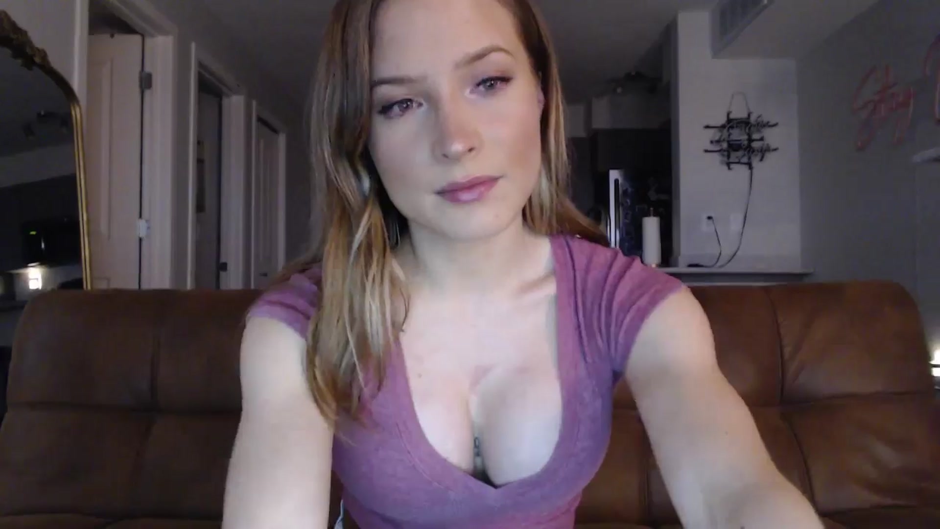 Gallery image thumbnail from AlexisWildest's myfreecams stream on, 04/03/2025, 02:40 image 4 of 20