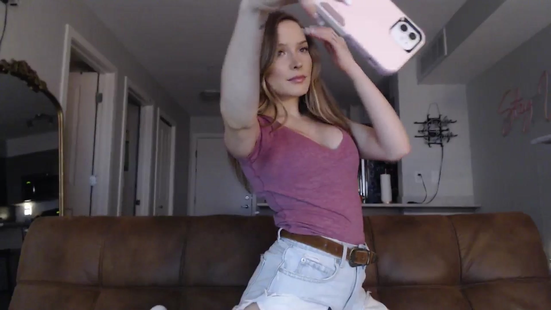 Gallery image thumbnail from AlexisWildest's myfreecams stream on, 04/03/2025, 02:40 image 6 of 20