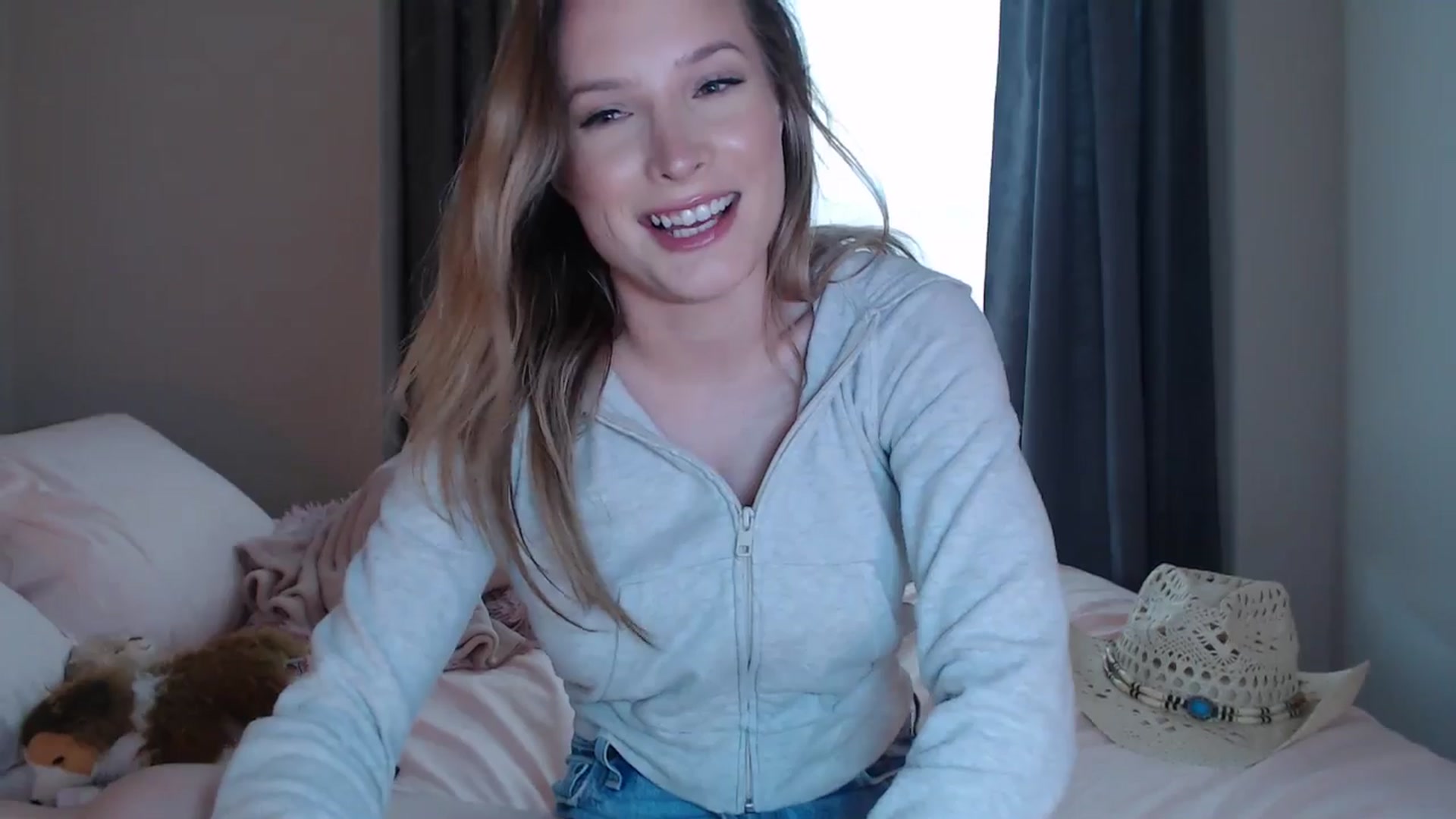 Gallery image thumbnail from AlexisWildest's myfreecams stream on, 06/07/2025, 03:15 image 10 of 20
