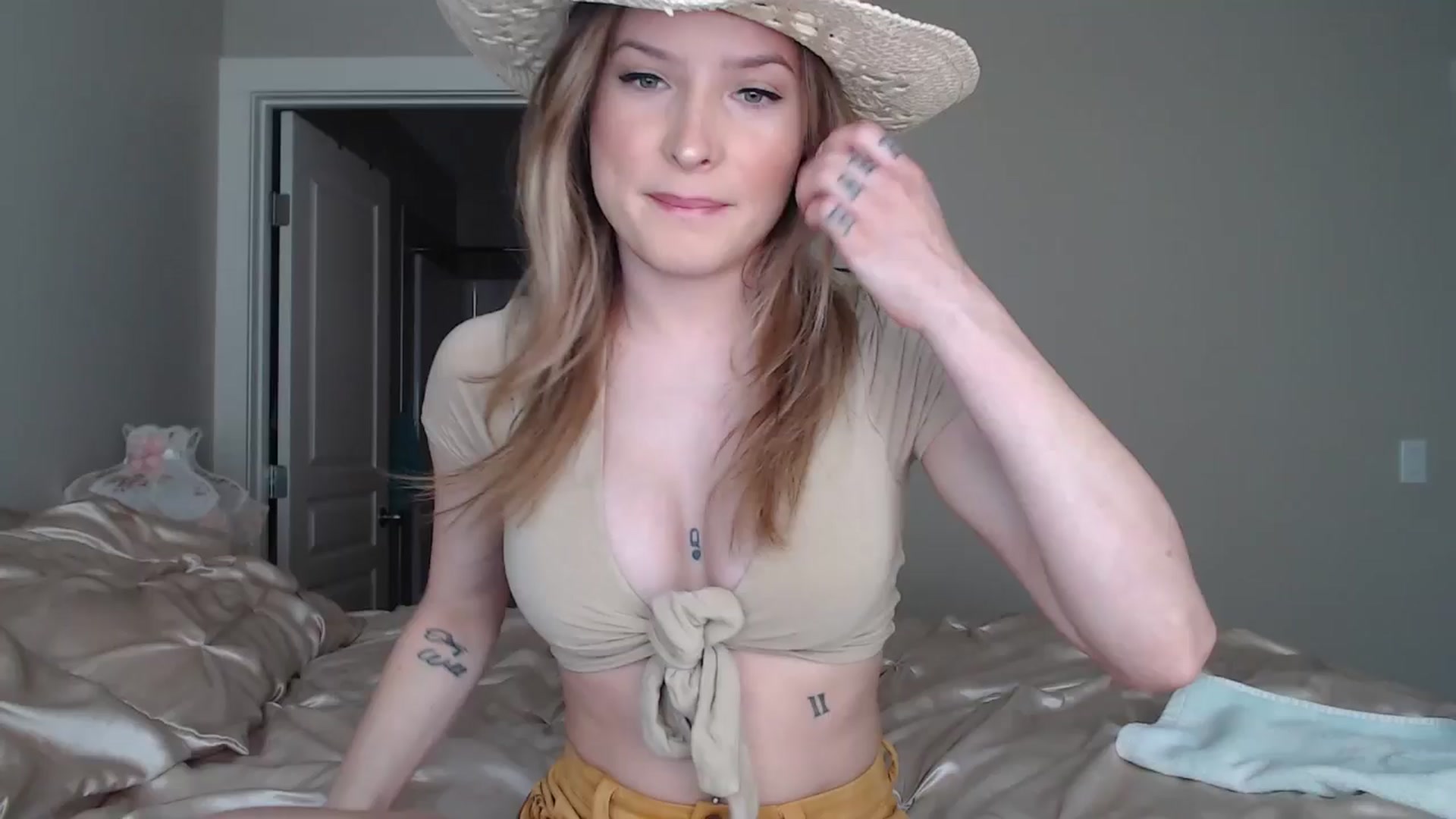 Gallery image thumbnail from AlexisWildest's myfreecams stream on, 06/08/2025, 21:46 image 1 of 20