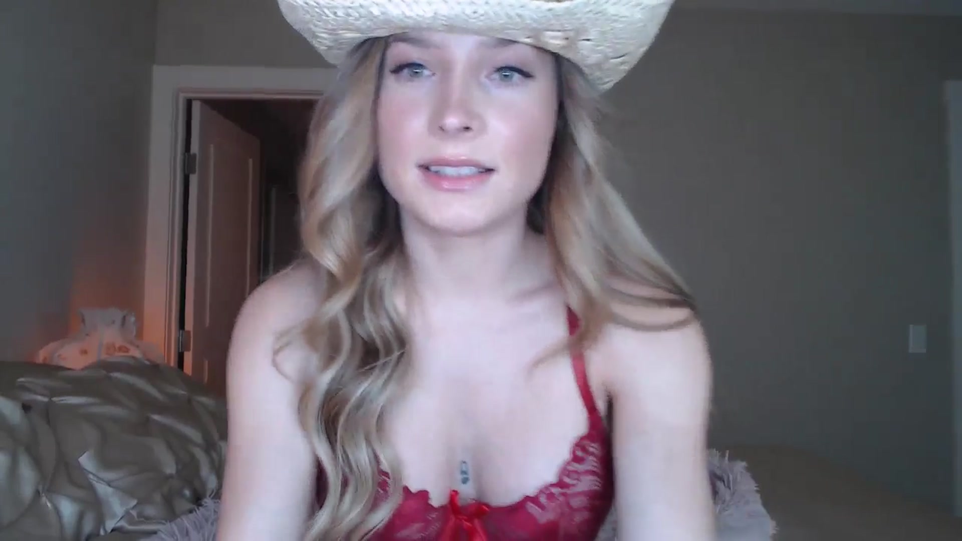 Gallery image thumbnail from AlexisWildest's myfreecams stream on, 06/21/2025, 21:58 image 14 of 20