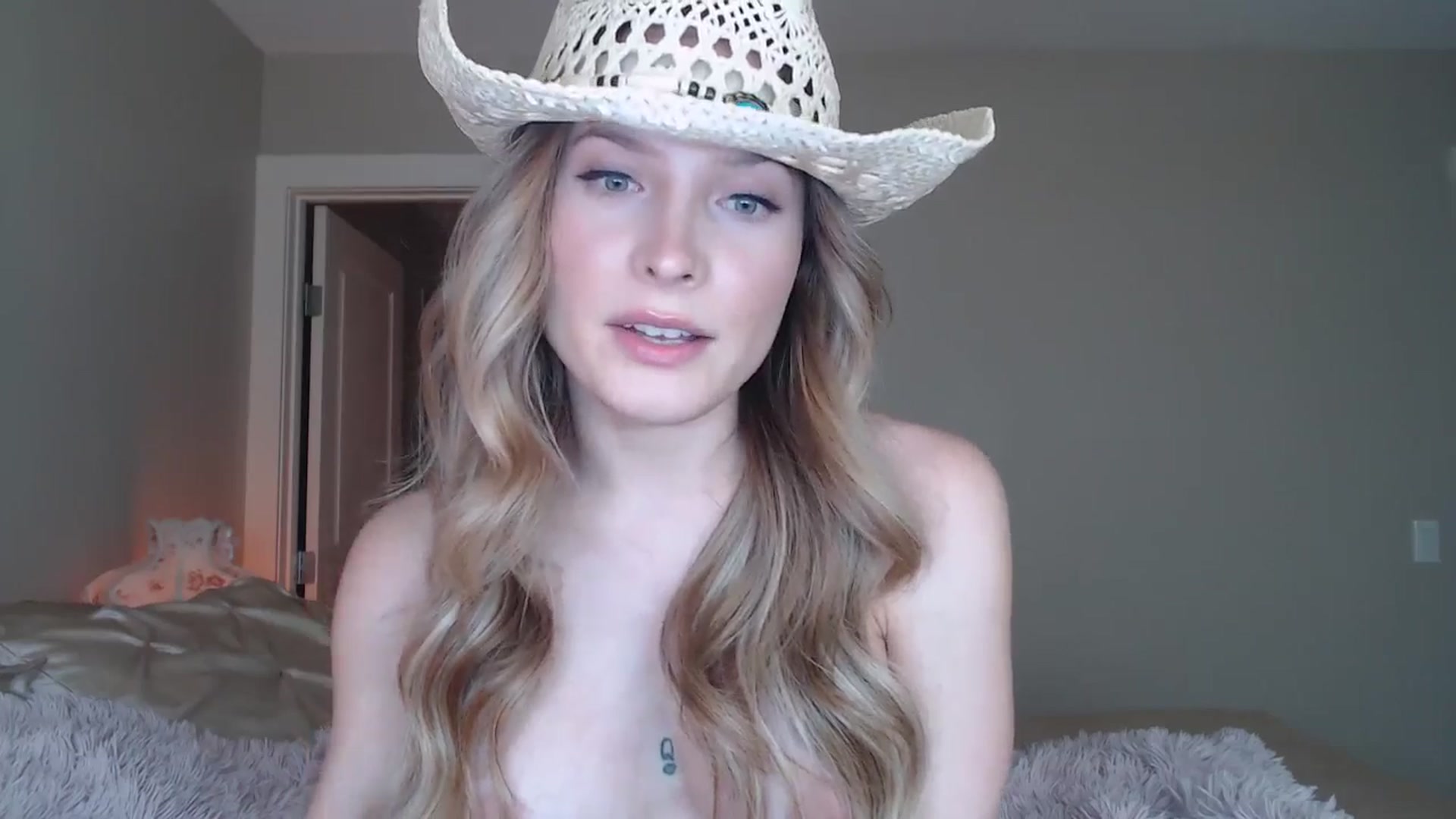 Gallery image thumbnail from AlexisWildest's myfreecams stream on, 06/21/2025, 23:38 image 5 of 20