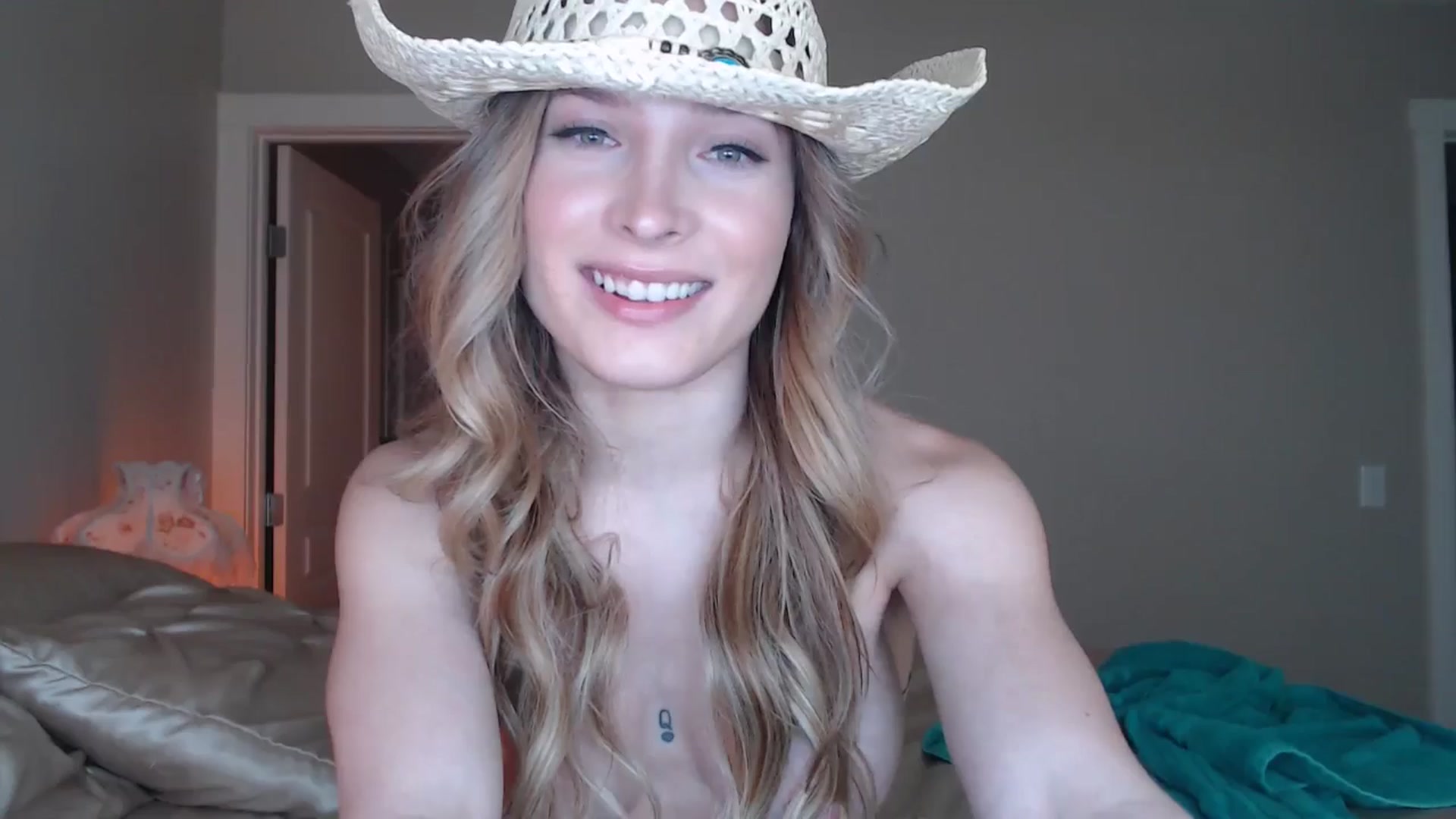 Gallery image thumbnail from AlexisWildest's myfreecams stream on, 06/21/2025, 23:38 image 18 of 20