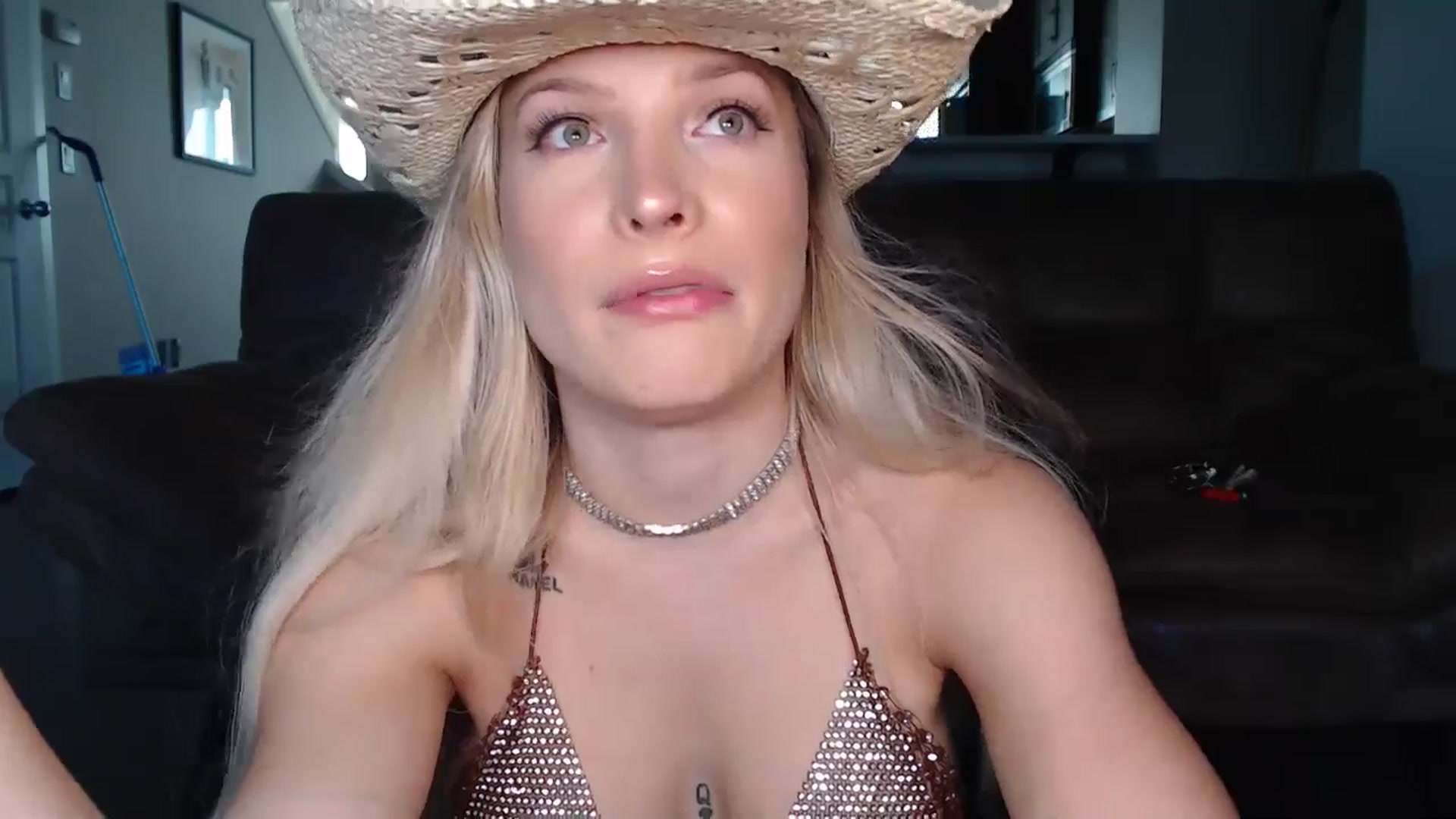 Gallery image thumbnail from AlexisWildest's myfreecams stream on, 08/01/2025, 03:49 image 11 of 20