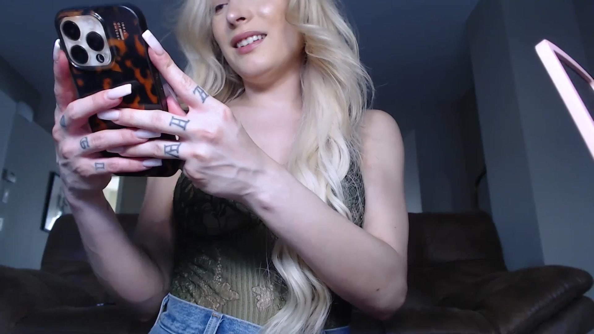 Gallery image thumbnail from AlexisWildest's myfreecams stream on, 08/03/2025, 03:31 image 17 of 20