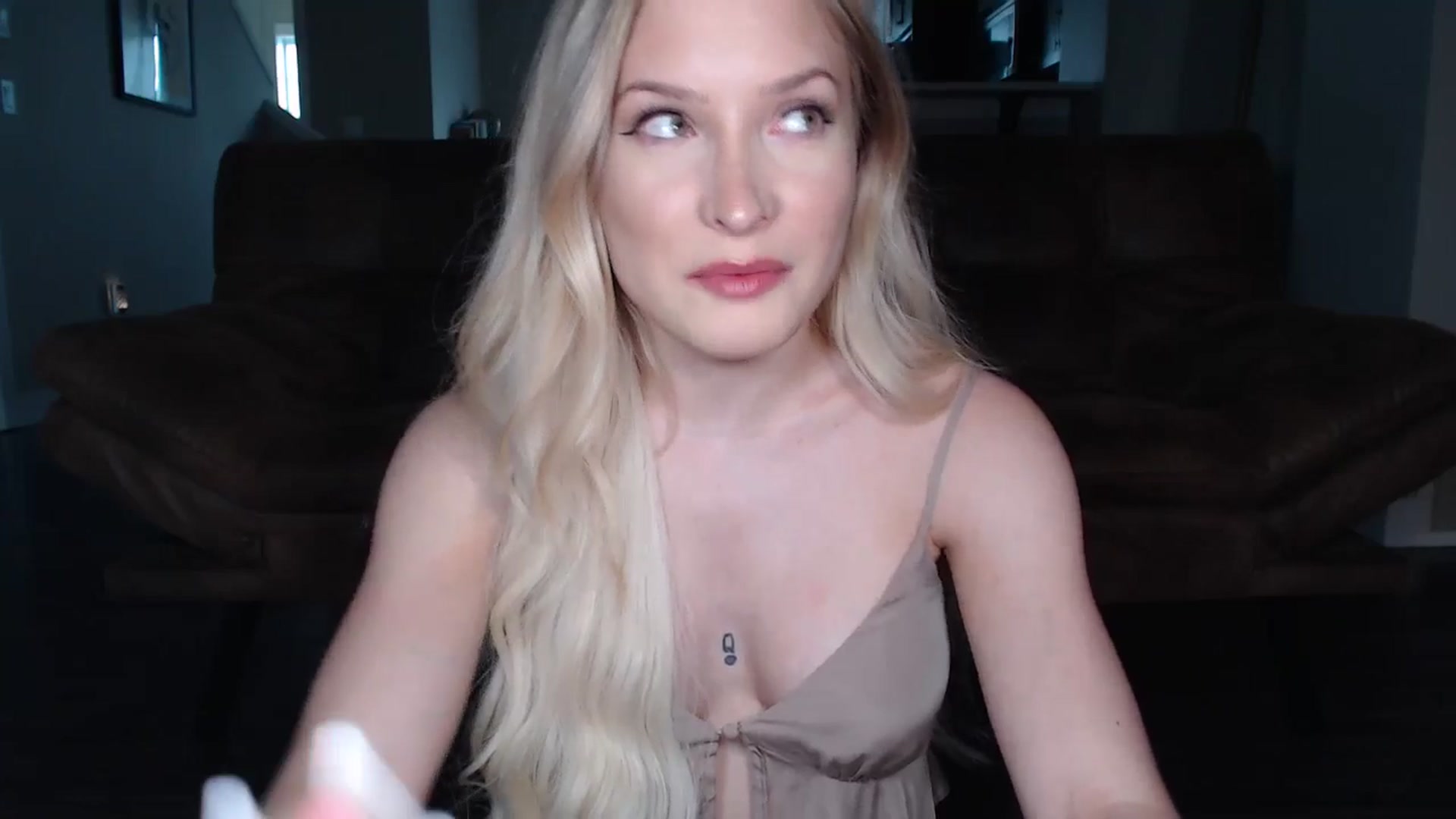 Gallery image thumbnail from AlexisWildest's myfreecams stream on, 08/05/2025, 24:00 image 3 of 20