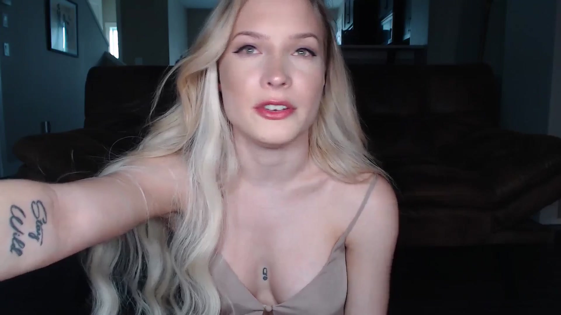 Gallery image thumbnail from AlexisWildest's myfreecams stream on, 08/05/2025, 24:00 image 18 of 20