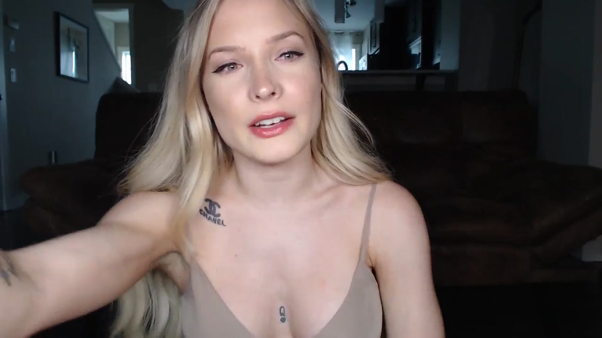 Gallery image thumbnail from AlexisWildest's myfreecams stream on, 08/05/2025, 24:00 image 11 of 20