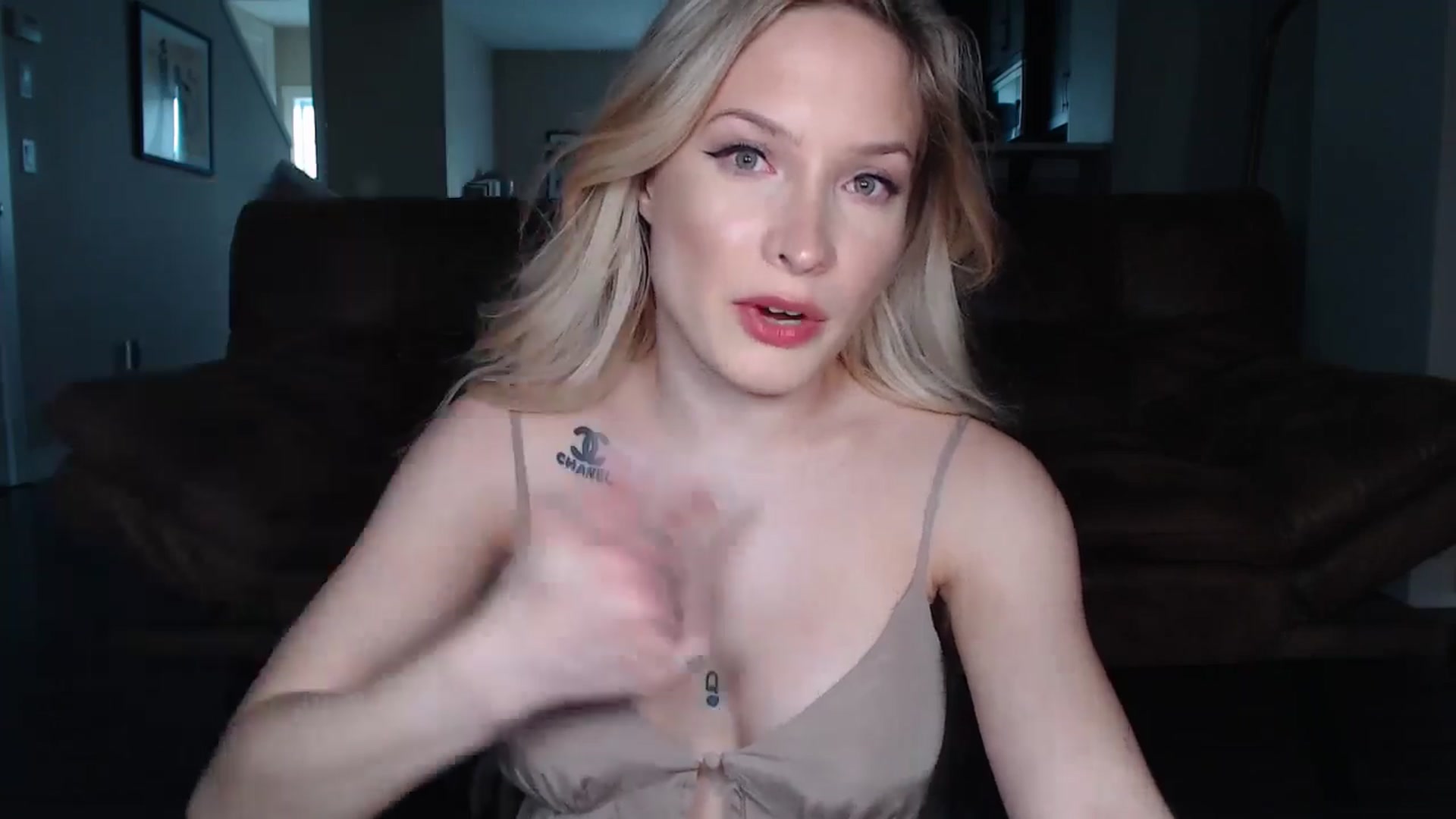 Gallery image thumbnail from AlexisWildest's myfreecams stream on, 08/05/2025, 24:00 image 15 of 20