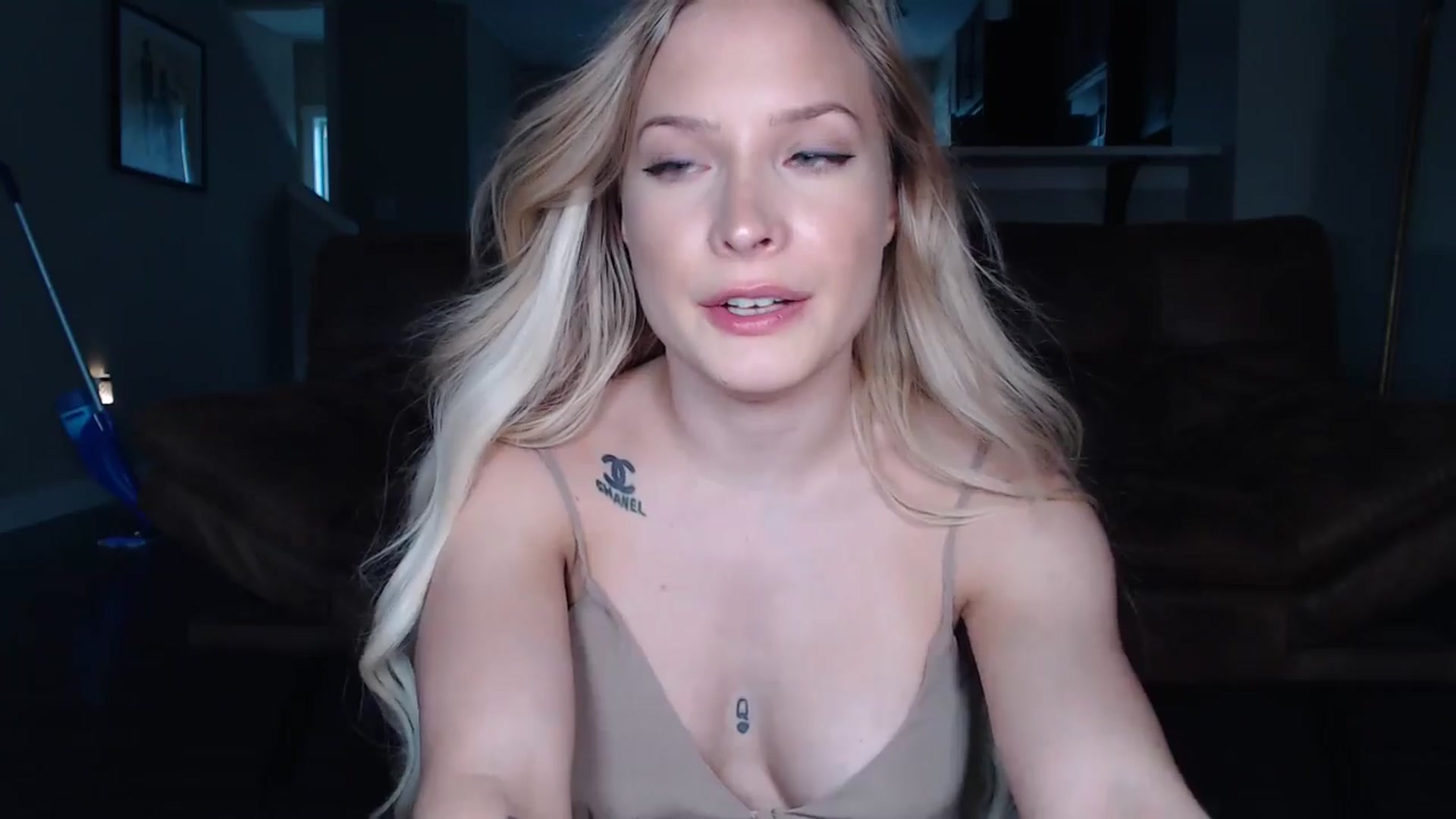 Gallery image thumbnail from AlexisWildest's myfreecams stream on, 08/05/2025, 03:03 image 11 of 20