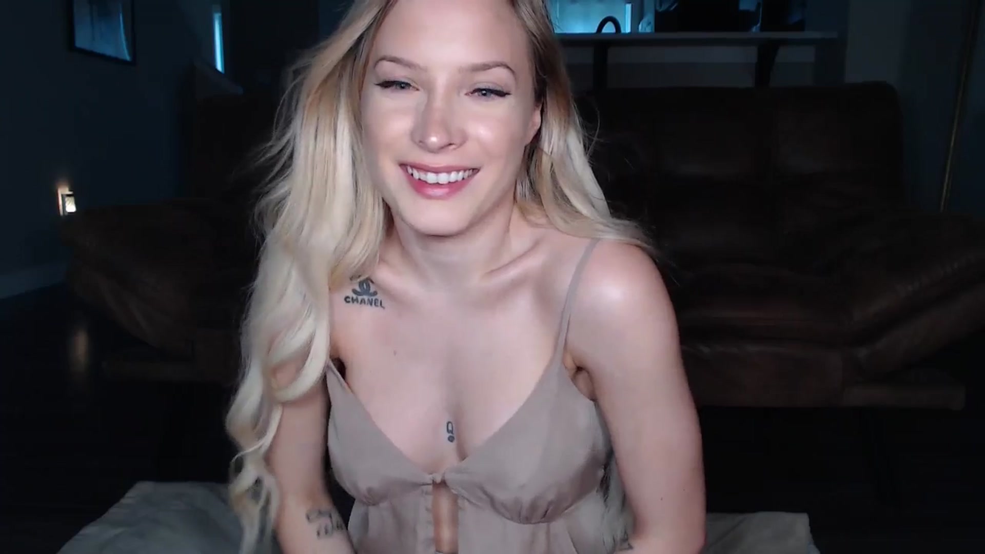 Gallery image thumbnail from AlexisWildest's myfreecams stream on, 08/05/2025, 03:03 image 19 of 20