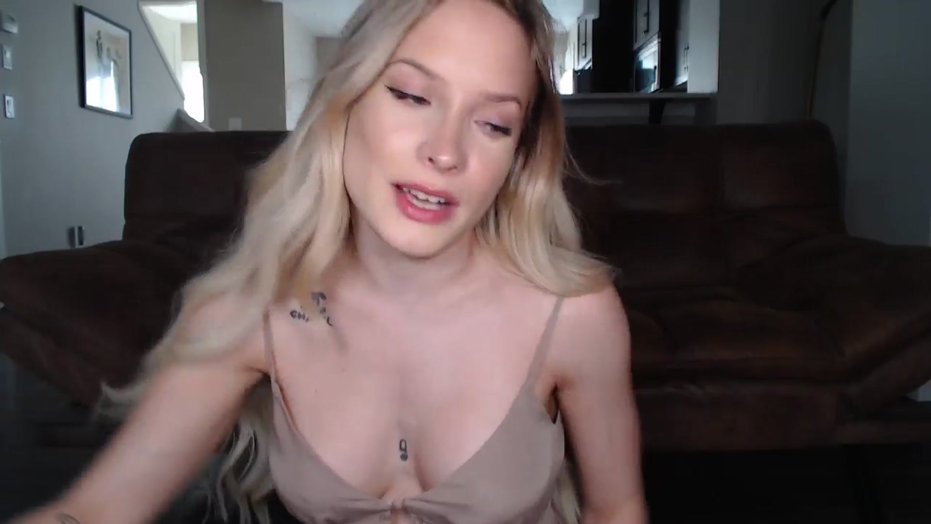Gallery image thumbnail from AlexisWildest's myfreecams stream on, 08/05/2025, 03:03 image 4 of 20