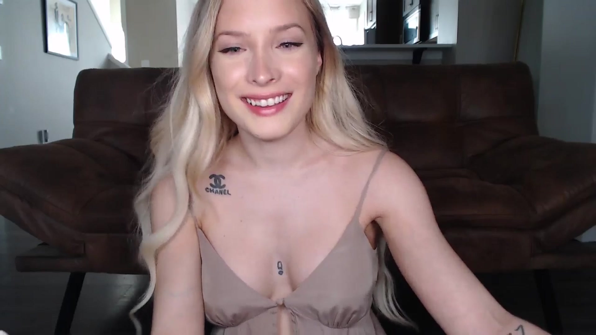 Gallery image thumbnail from AlexisWildest's myfreecams stream on, 08/05/2025, 03:03 image 3 of 20