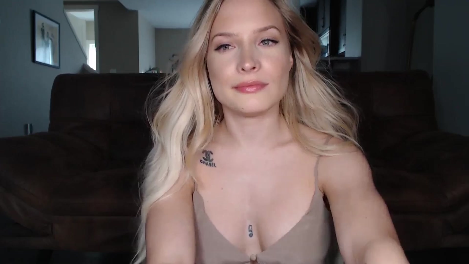 Gallery image thumbnail from AlexisWildest's myfreecams stream on, 08/05/2025, 03:03 image 6 of 20