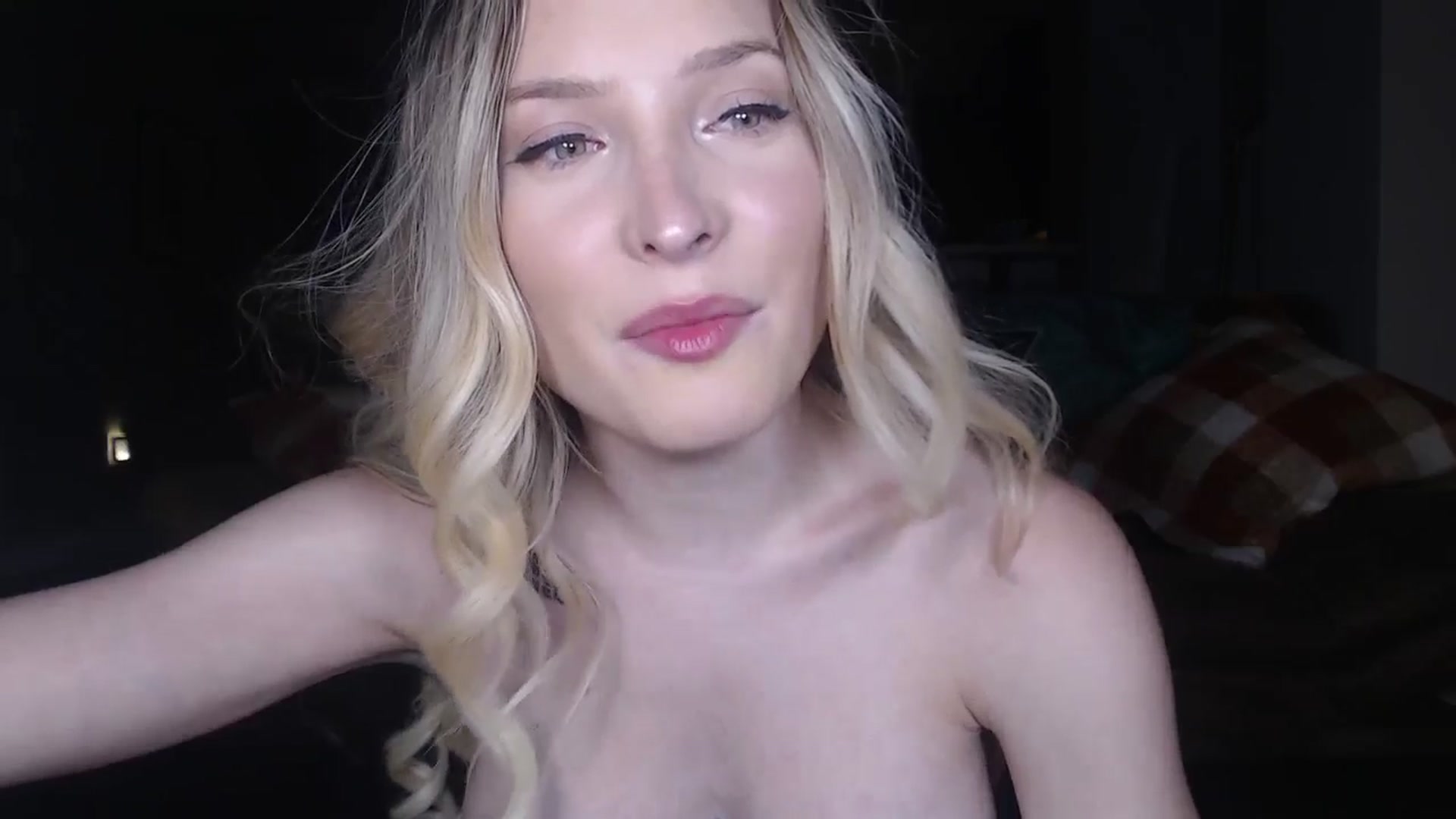 Gallery image thumbnail from AlexisWildest's myfreecams stream on, 10/18/2025, 04:44 image 11 of 20