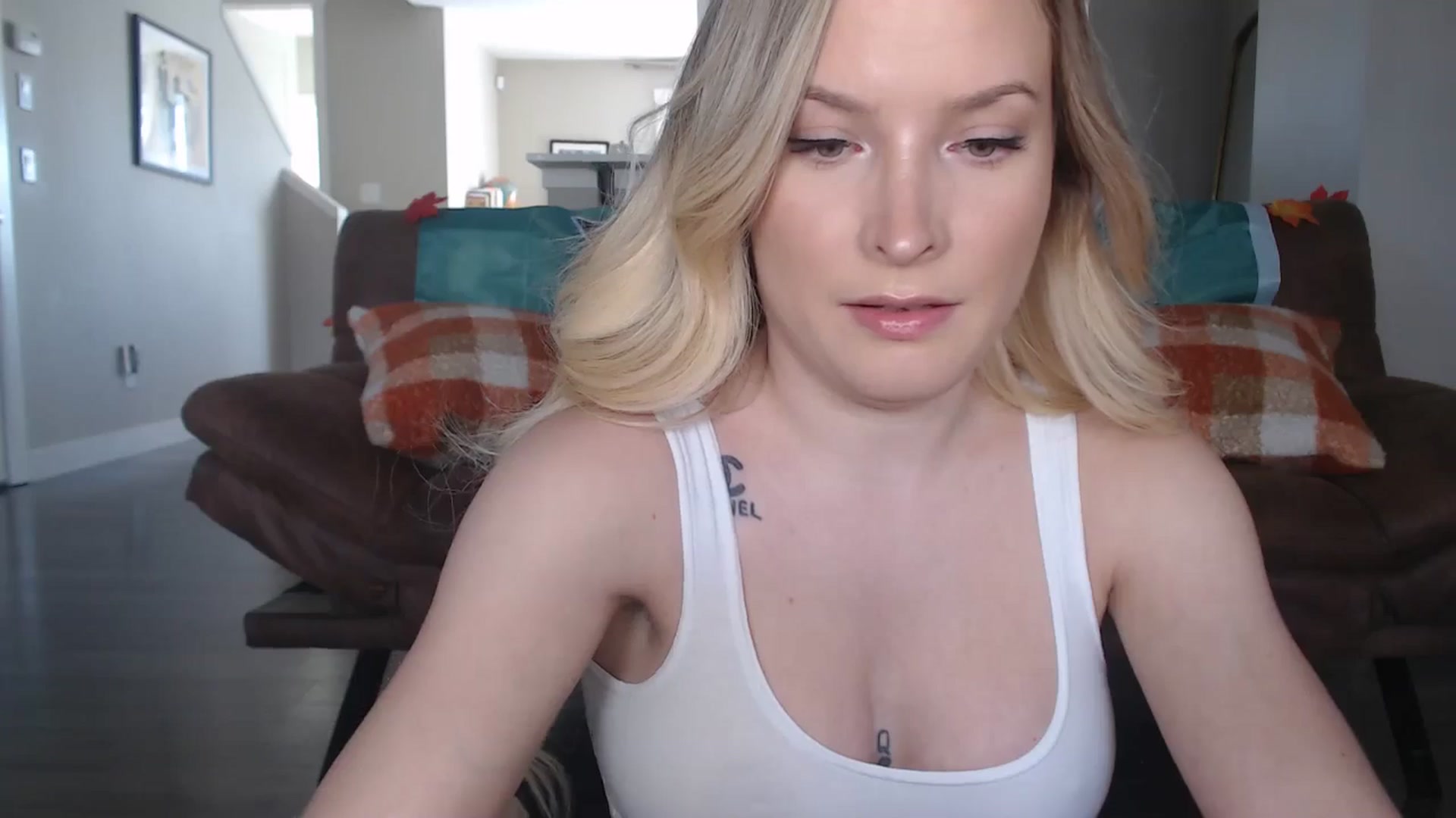 Gallery image thumbnail from AlexisWildest's myfreecams stream on, 10/19/2025, 20:56 image 15 of 20