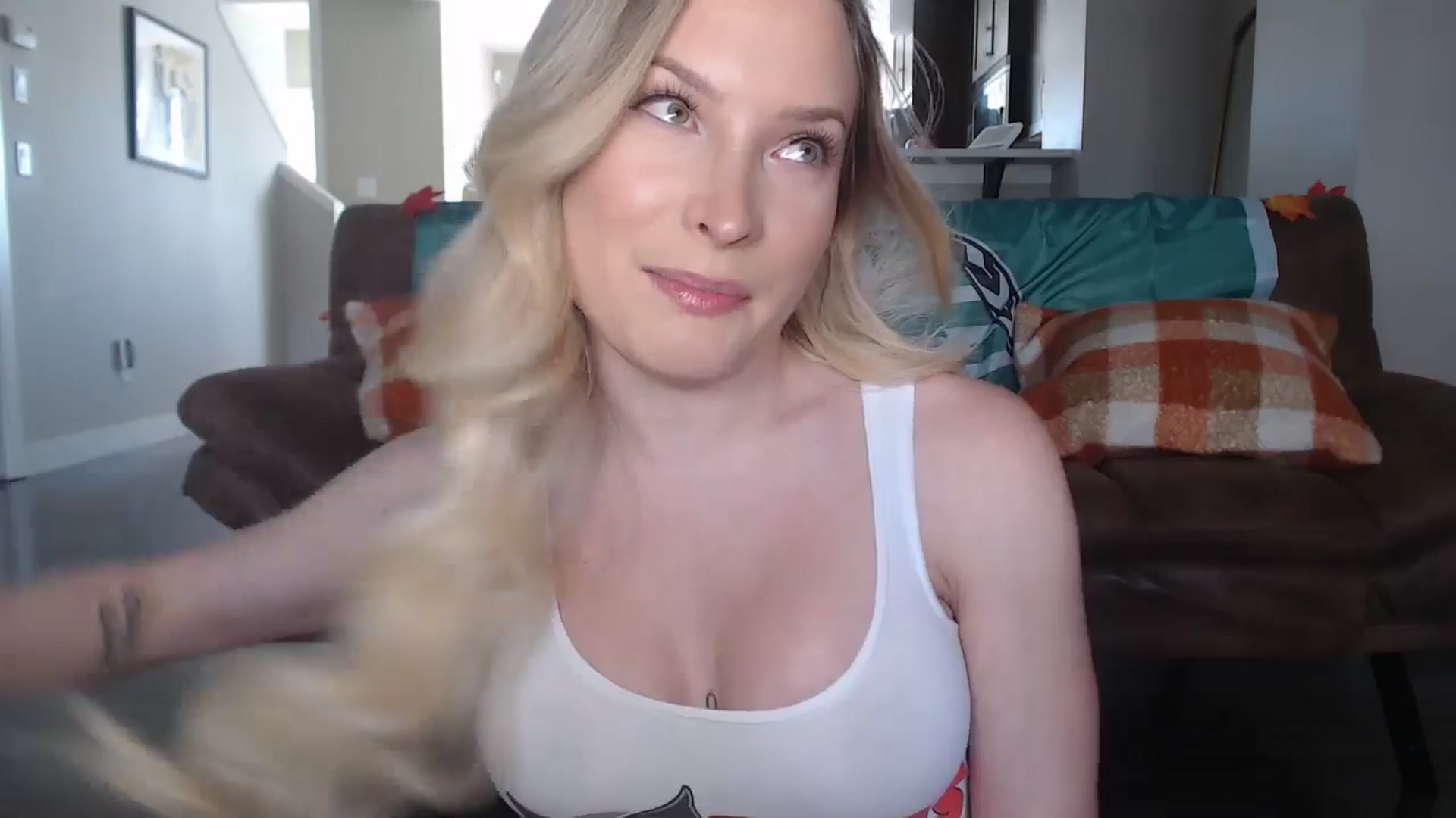 Gallery image thumbnail from AlexisWildest's myfreecams stream on, 10/19/2025, 20:56 image 14 of 20