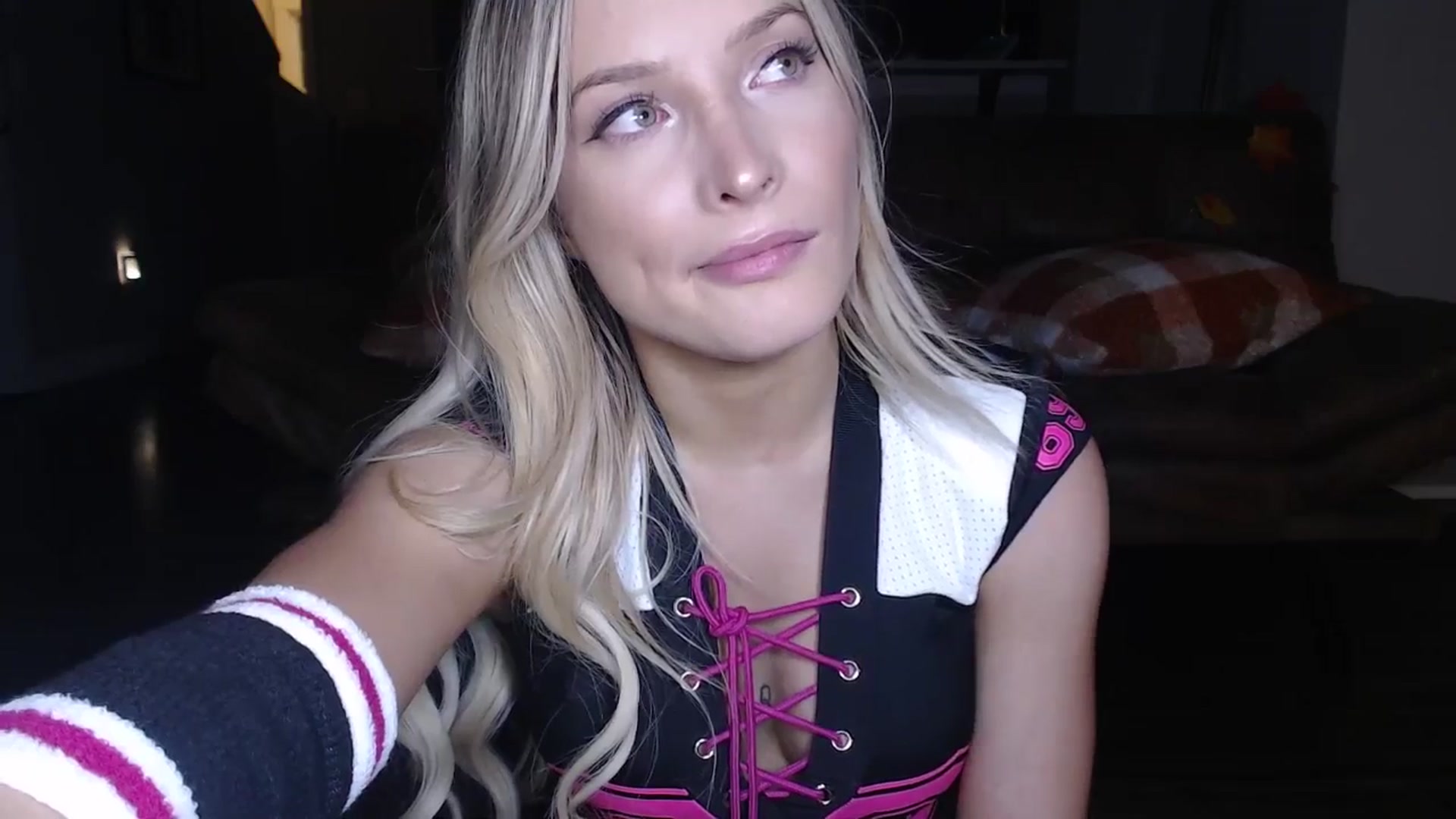 Gallery image thumbnail from AlexisWildest's myfreecams stream on, 10/26/2025, 04:05 image 14 of 20