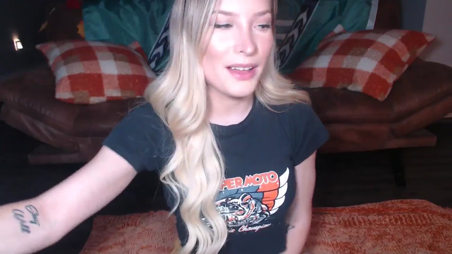 Gallery image thumbnail from AlexisWildest's myfreecams stream on, 11/05/2025, 03:57 image 3 of 20