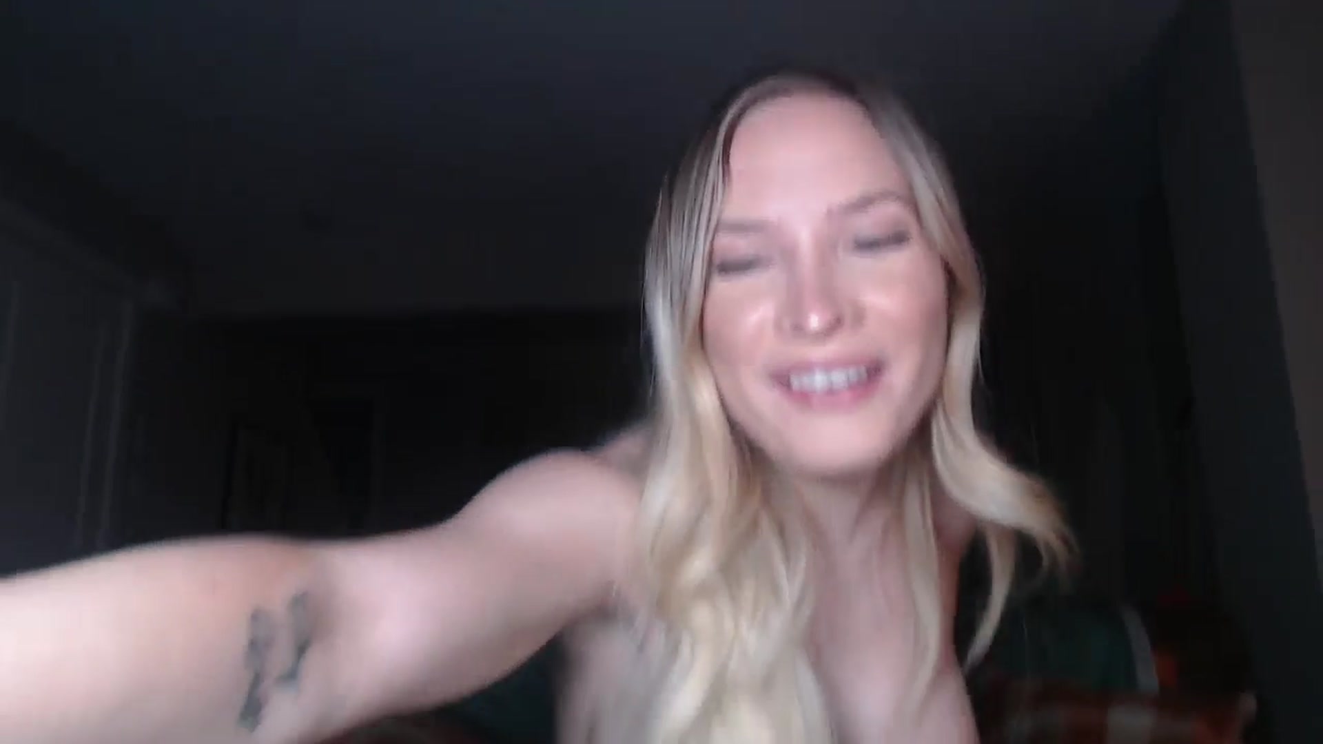 Gallery image thumbnail from AlexisWildest's myfreecams stream on, 11/05/2025, 05:48 image 11 of 20