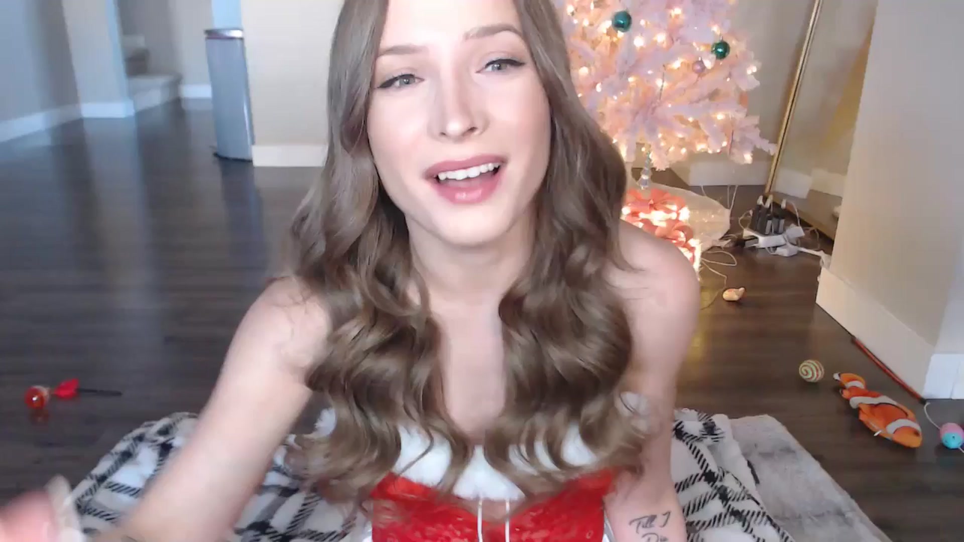 Gallery image thumbnail from AlexisWildest's myfreecams stream on, 12/25/2025, 21:12 image 18 of 20