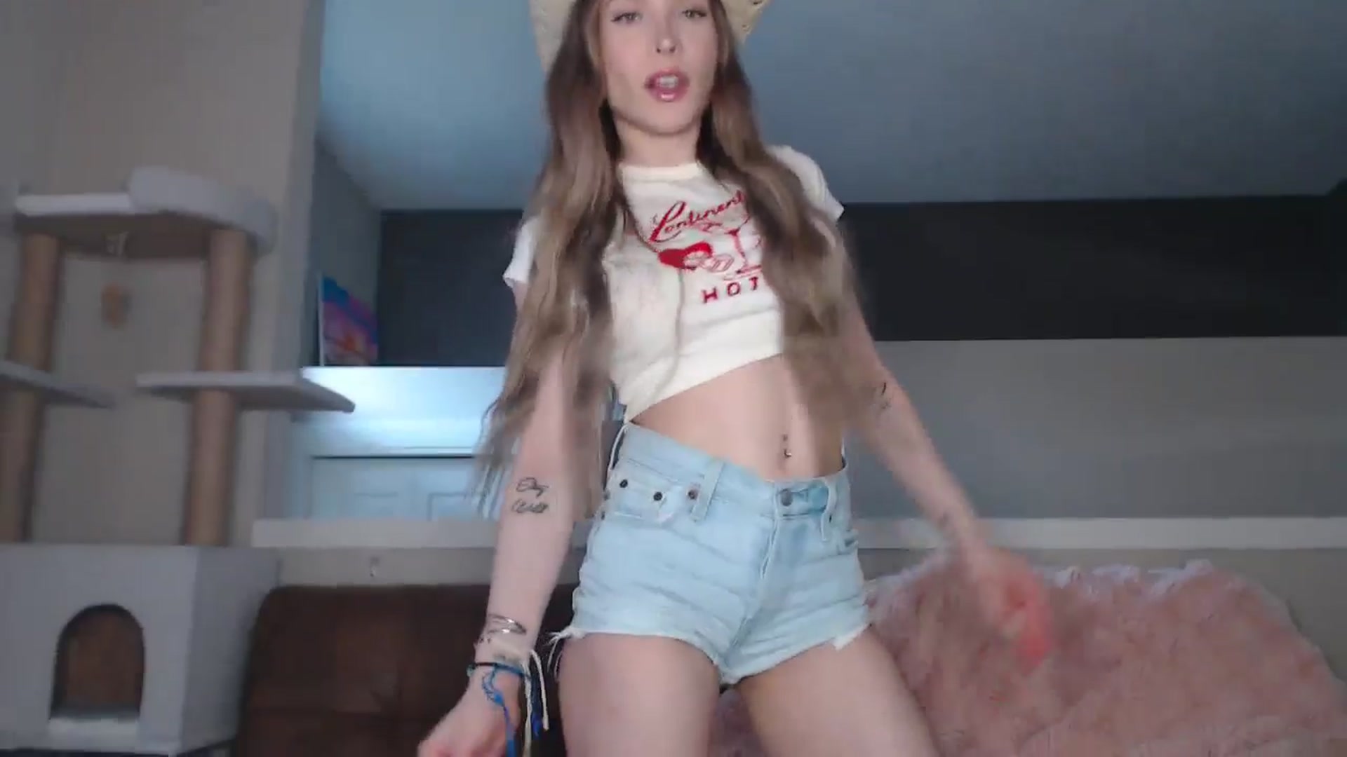 Gallery image thumbnail from AlexisWildest's myfreecams stream on, 03/19/2026, 03:05 image 2 of 20