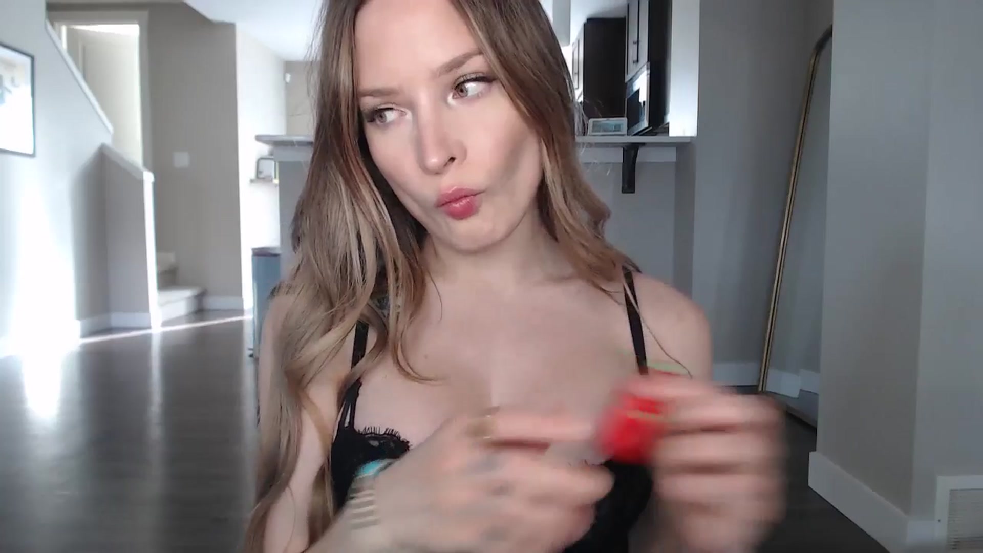 Gallery image thumbnail from AlexisWildest's myfreecams stream on, 04/12/2026, 01:43 image 8 of 20