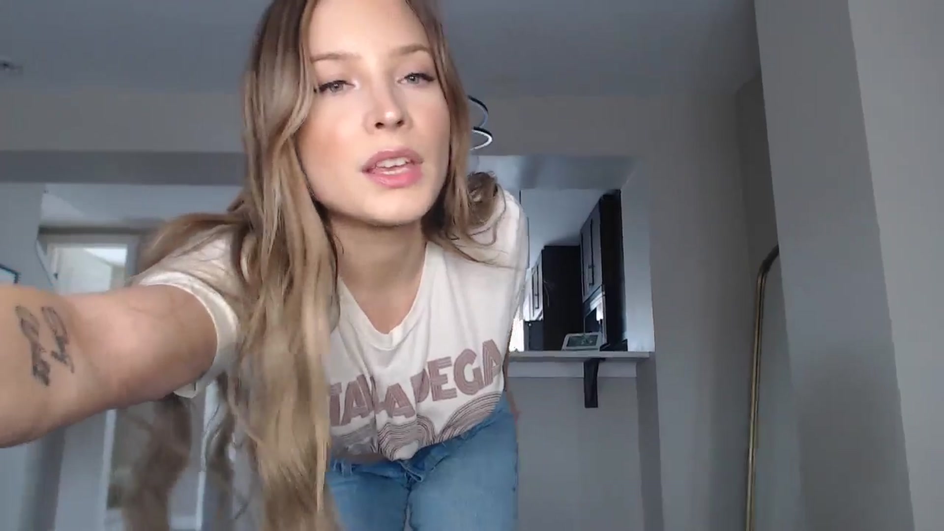 Gallery image thumbnail from AlexisWildest's myfreecams stream on, 04/26/2026, 22:21 image 4 of 20