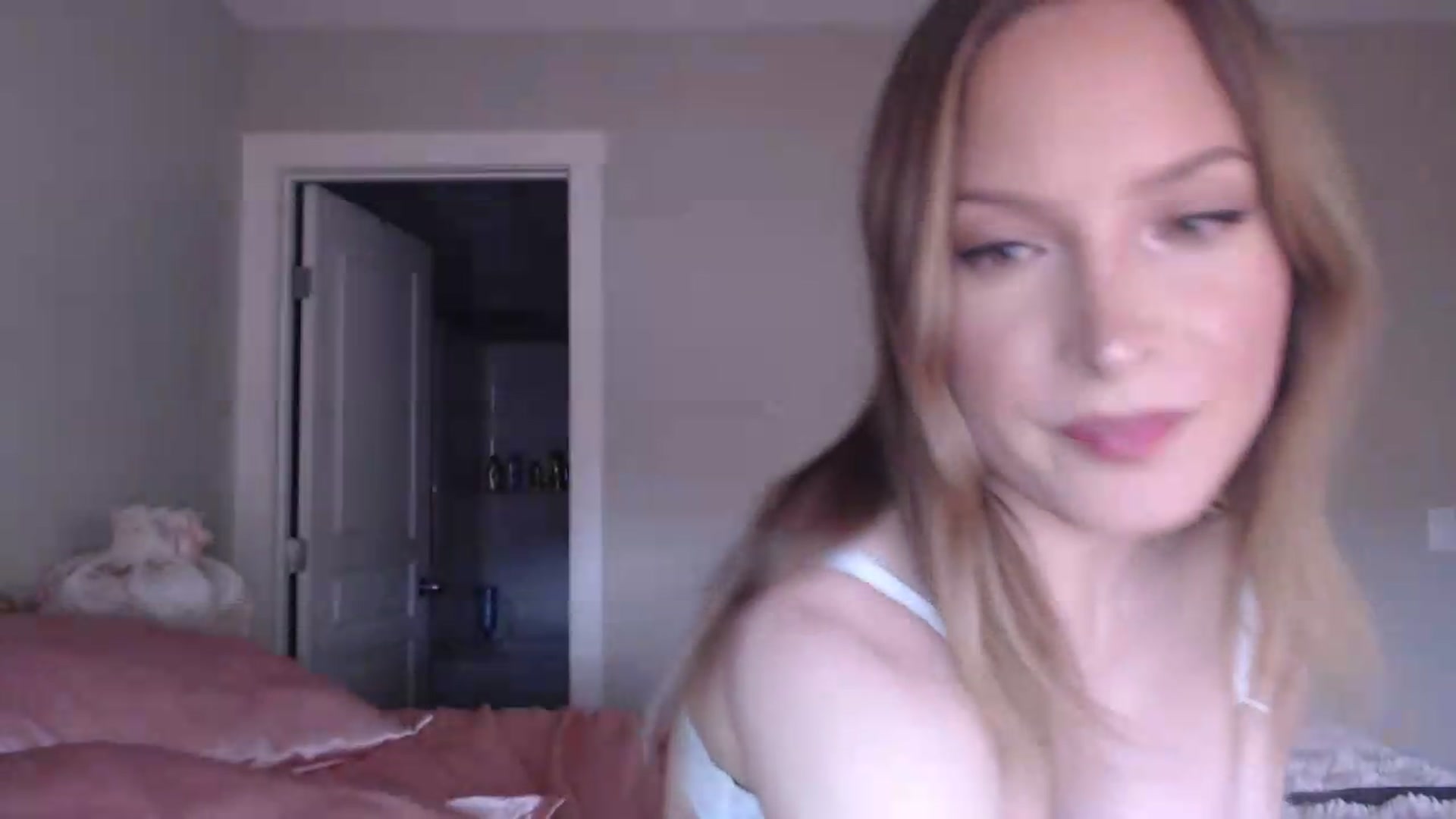 Gallery image thumbnail from AlexisWildest's myfreecams stream on, 05/20/2026, 02:33 image 4 of 20