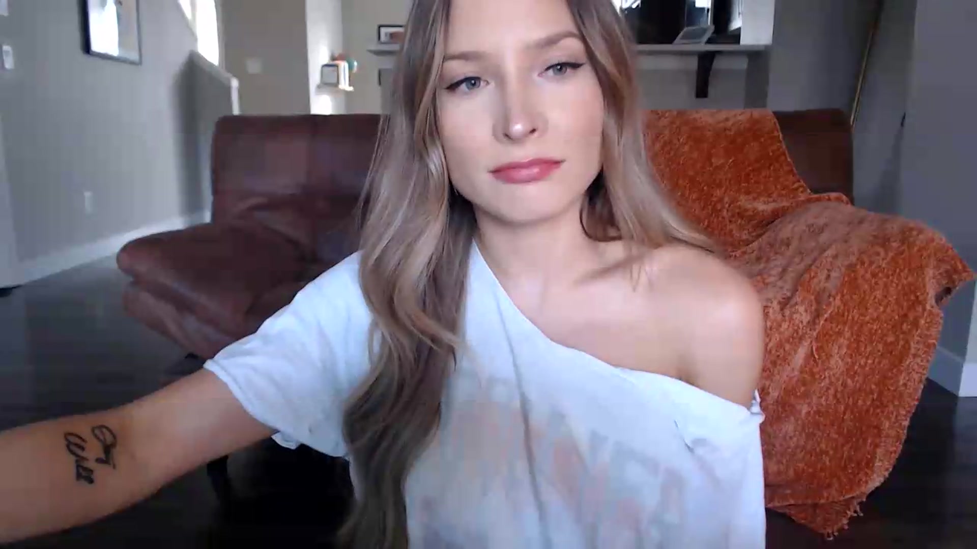 Gallery image thumbnail from AlexisWildest's myfreecams stream on, 05/30/2026, 02:09 image 17 of 20