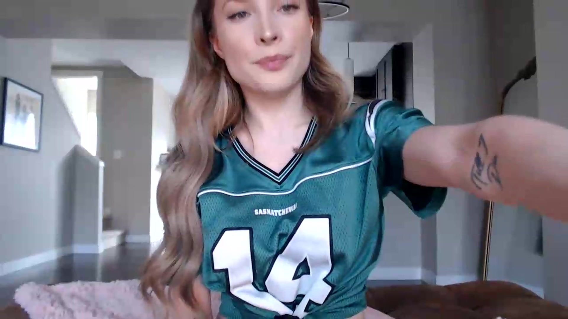 Gallery image thumbnail from AlexisWildest's myfreecams stream on, 06/27/2026, 02:05 image 17 of 20