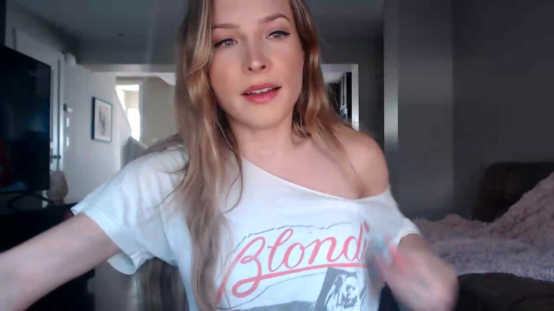 Gallery image thumbnail from AlexisWildest's myfreecams stream on, 08/01/2026, 24:00 image 11 of 20