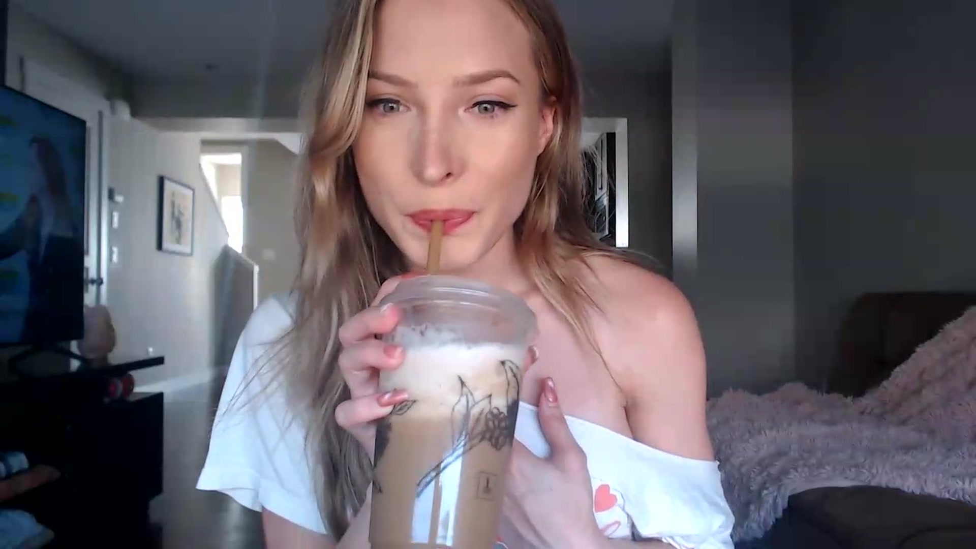 Gallery image thumbnail from AlexisWildest's myfreecams stream on, 08/01/2026, 24:00 image 3 of 20