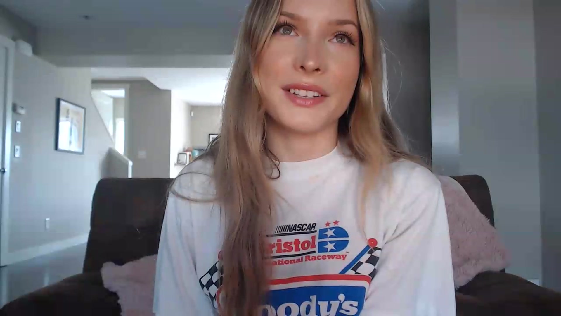 Gallery image thumbnail from AlexisWildest's myfreecams stream on, 08/09/2026, 21:46 image 9 of 20