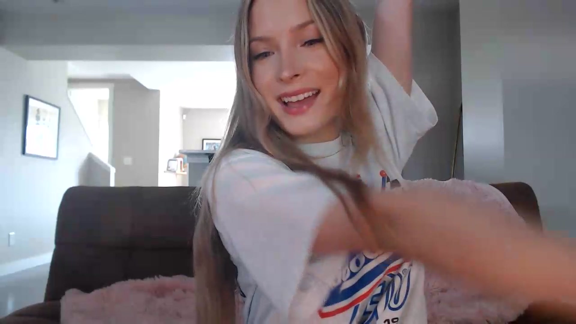 Gallery image thumbnail from AlexisWildest's myfreecams stream on, 08/09/2026, 21:46 image 14 of 20