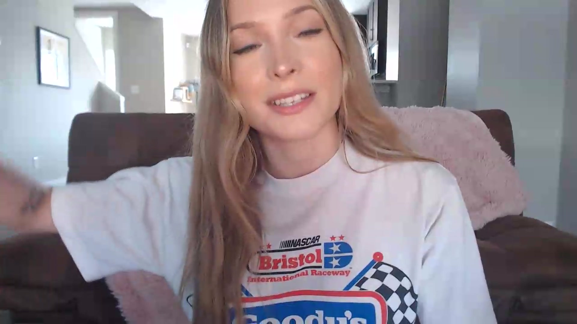 Gallery image thumbnail from AlexisWildest's myfreecams stream on, 08/09/2026, 21:46 image 8 of 20