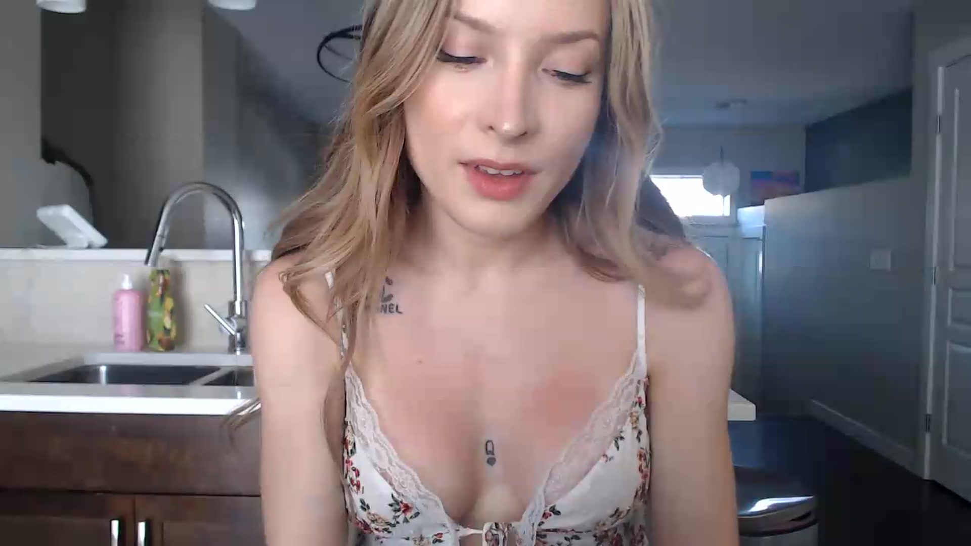 Gallery image thumbnail from AlexisWildest's myfreecams stream on, 08/17/2026, 24:42 image 4 of 20