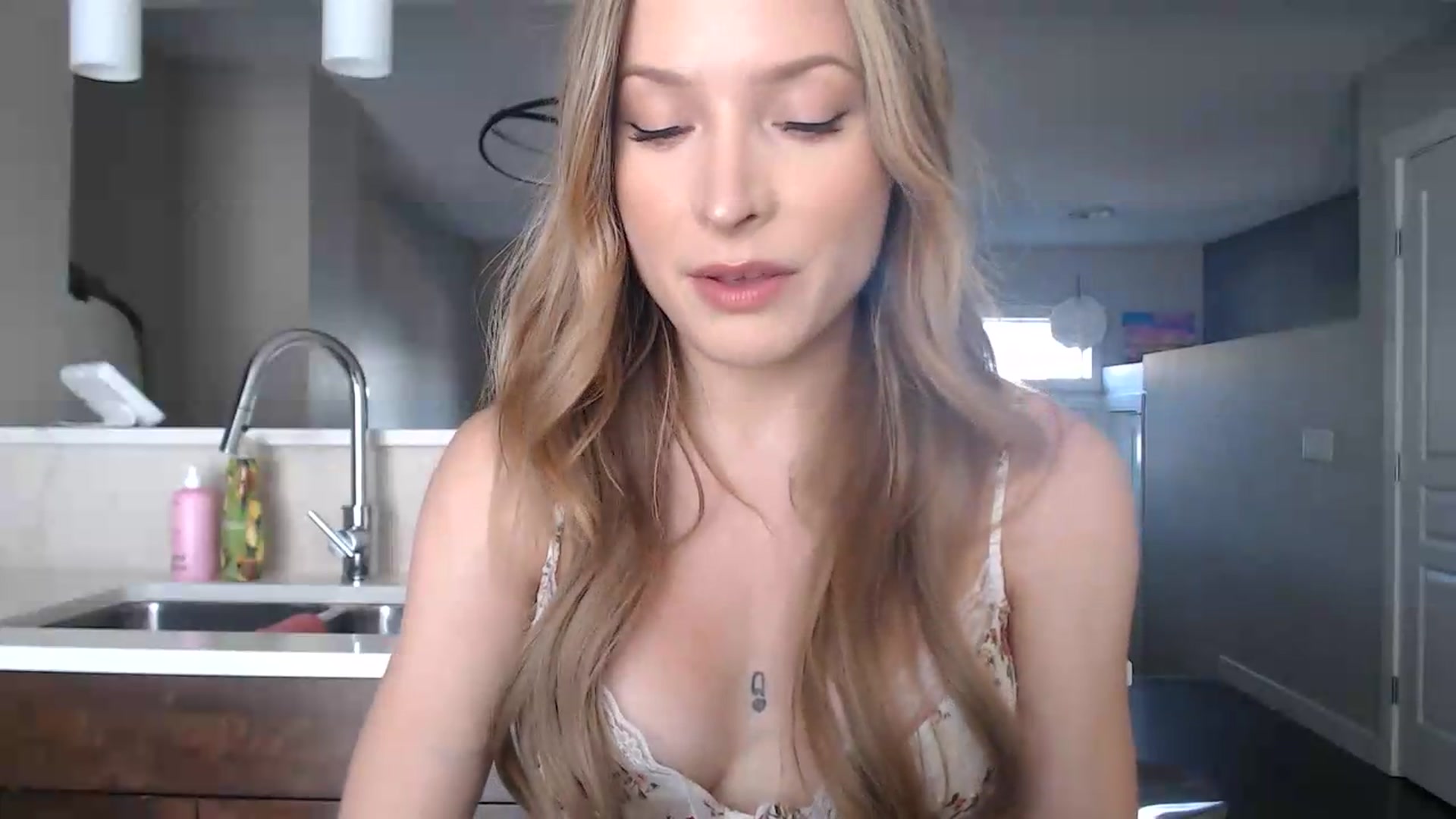 Gallery image thumbnail from AlexisWildest's myfreecams stream on, 08/17/2026, 24:42 image 3 of 20