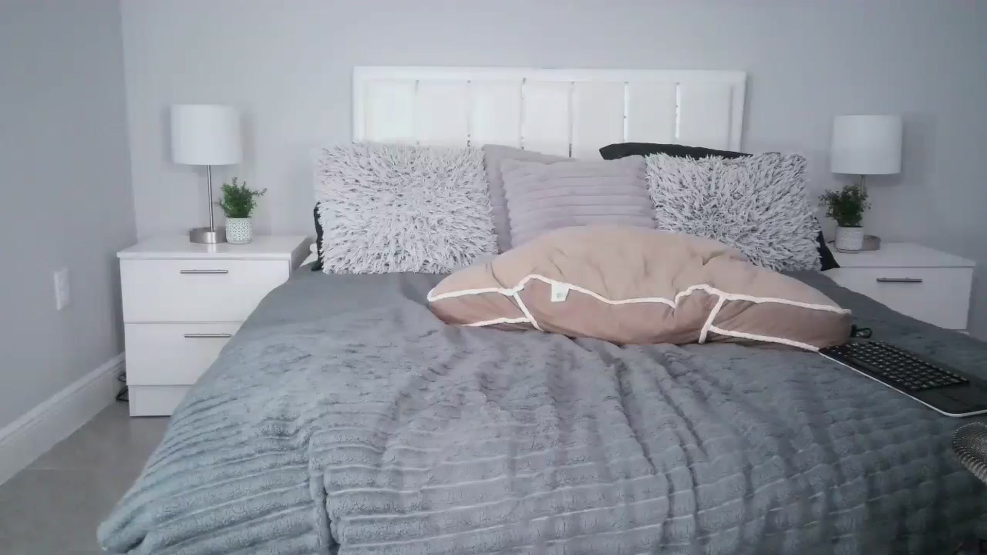 Gallery image thumbnail from Alexis_Amorr's myfreecams stream on, 04/14/2025, 21:29 image 14 of 20