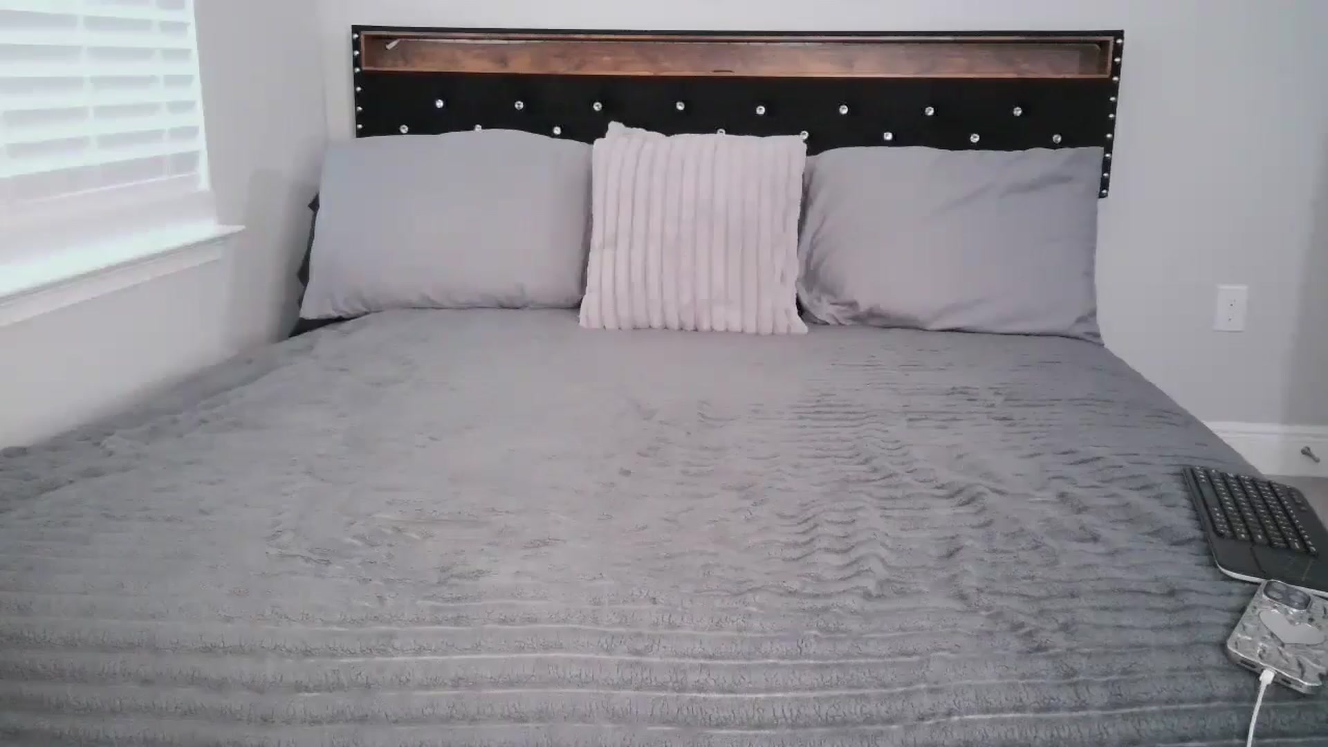 Gallery image thumbnail from Alexis_Amorr's myfreecams stream on, 05/06/2025, 22:43 image 9 of 20